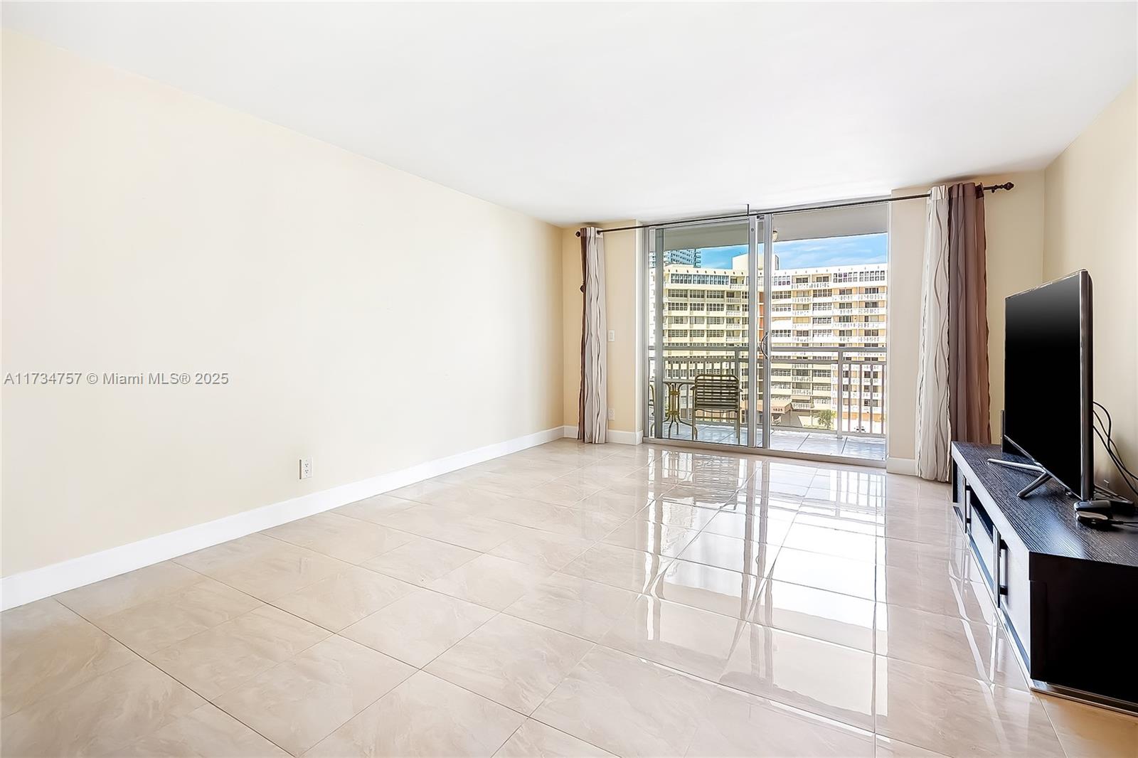 PLAZA TOWERS SOUTH CONDO - Residential