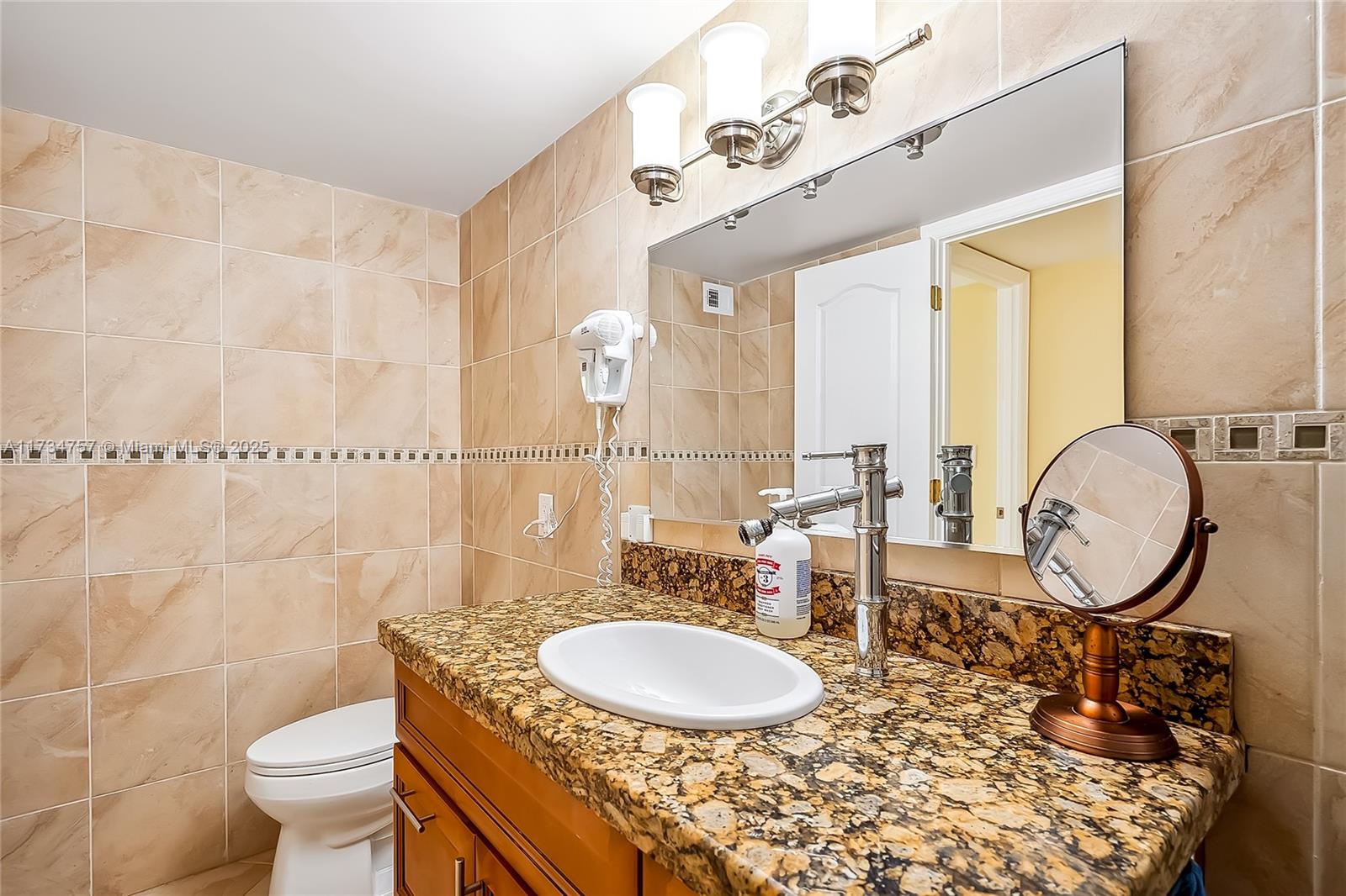 PLAZA TOWERS SOUTH CONDO - Residential