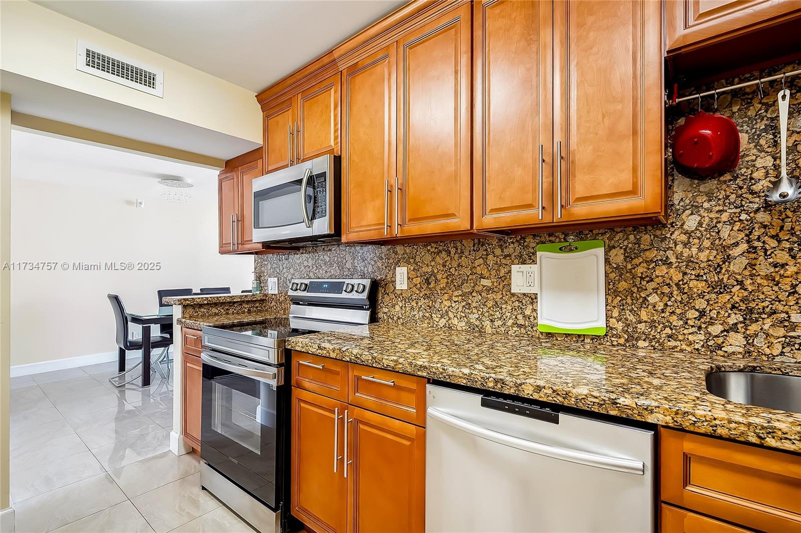 PLAZA TOWERS SOUTH CONDO - Residential