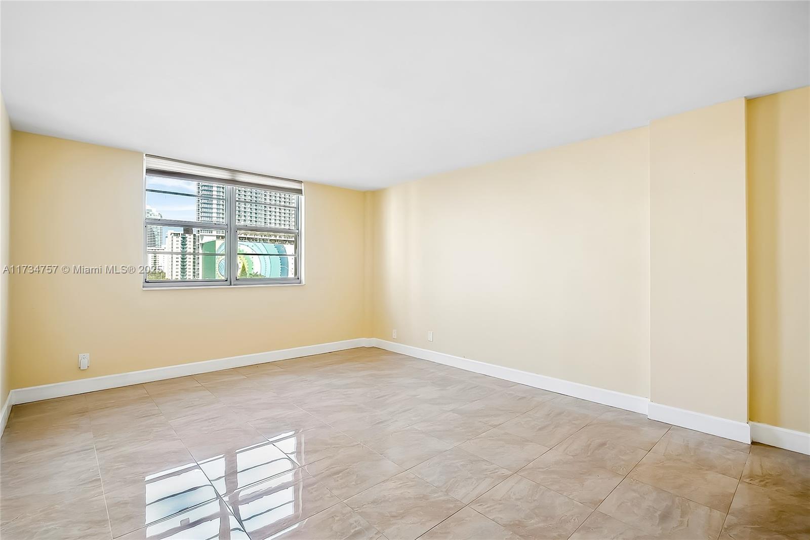 PLAZA TOWERS SOUTH CONDO - Residential