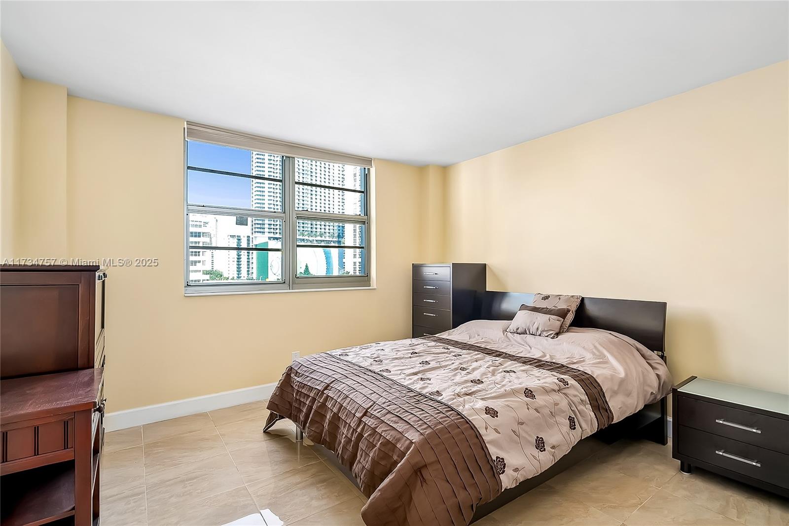 PLAZA TOWERS SOUTH CONDO - Residential