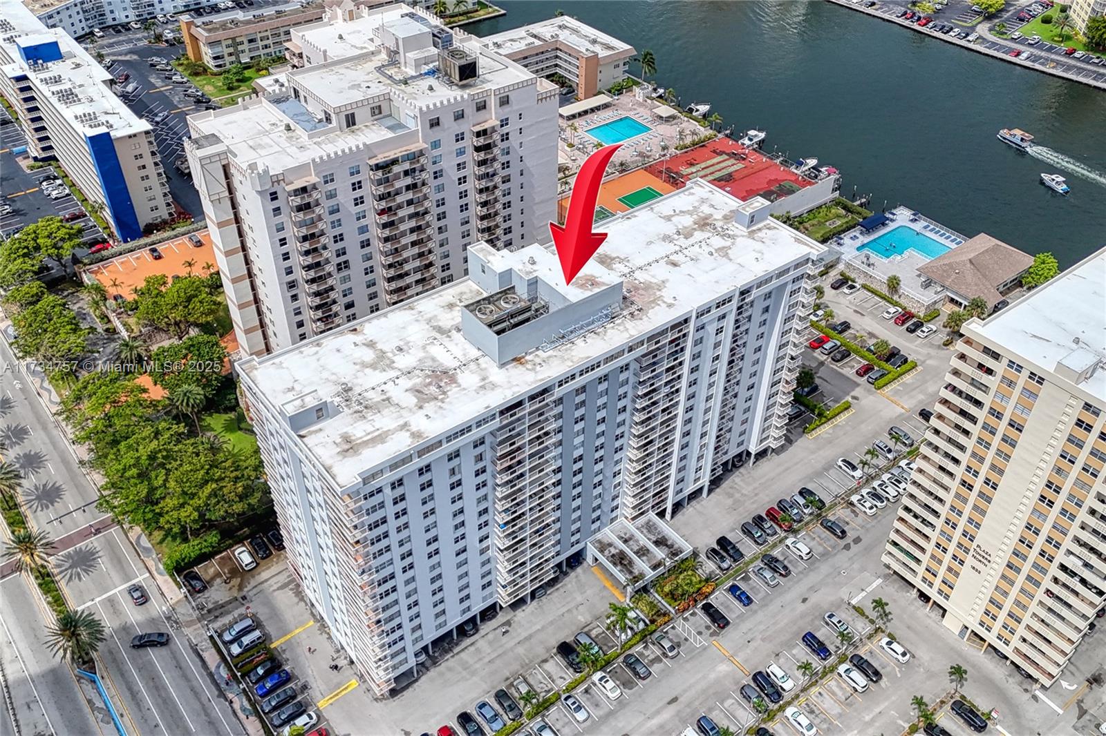 PLAZA TOWERS SOUTH CONDO - Residential