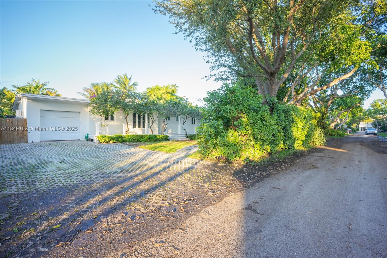 355 Redwood Ln