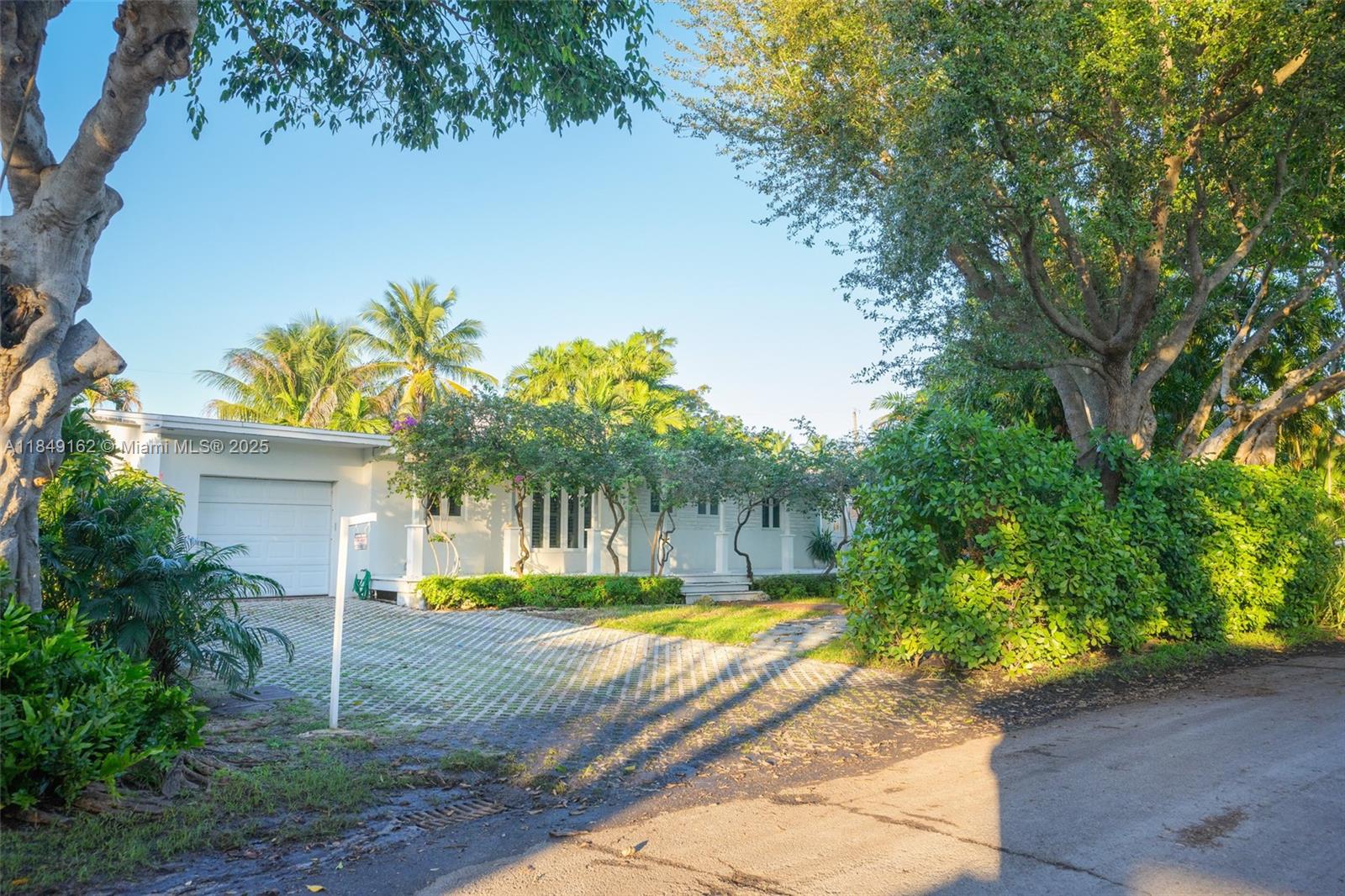 355 Redwood Ln