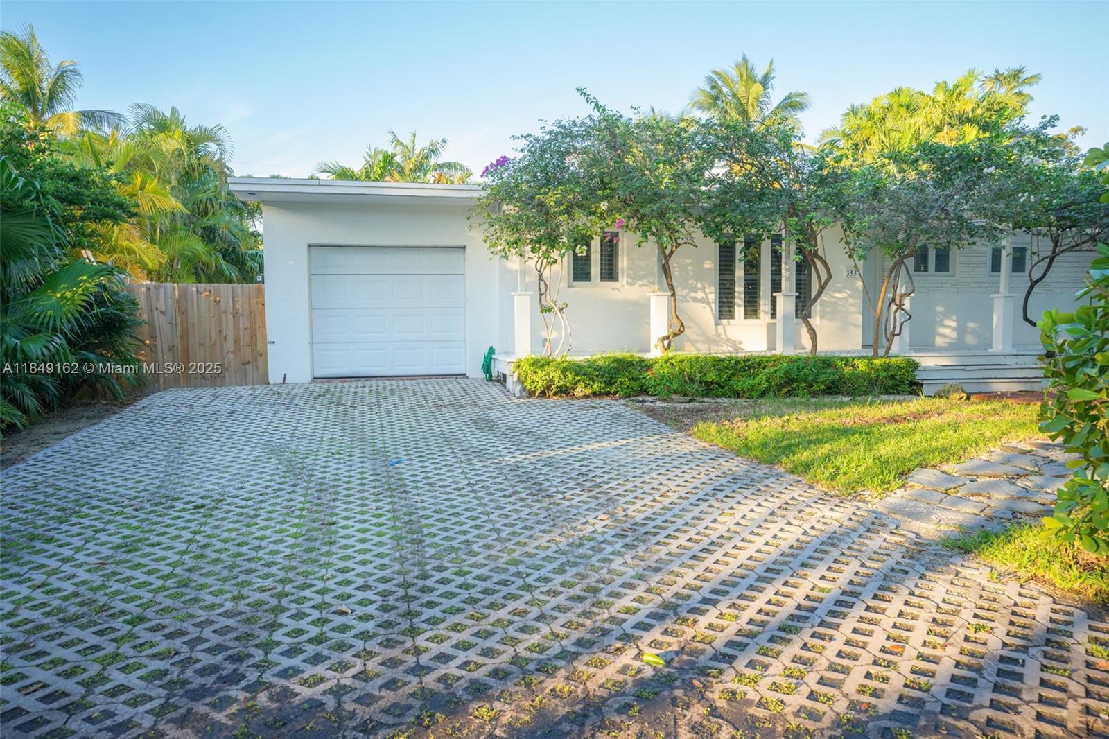 355 Redwood Ln