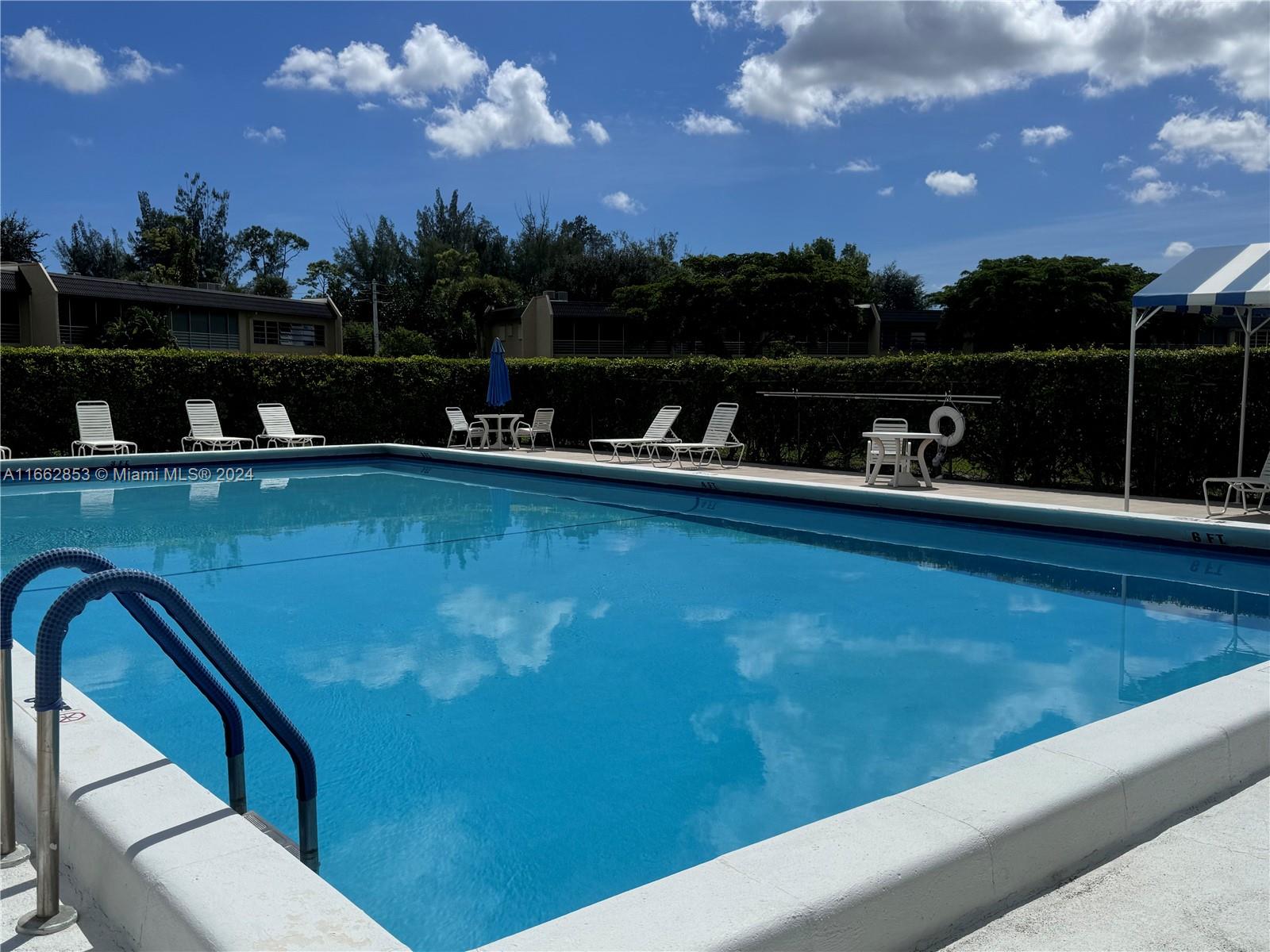 GOLDEN LAKES VILLAGE COND - Residential