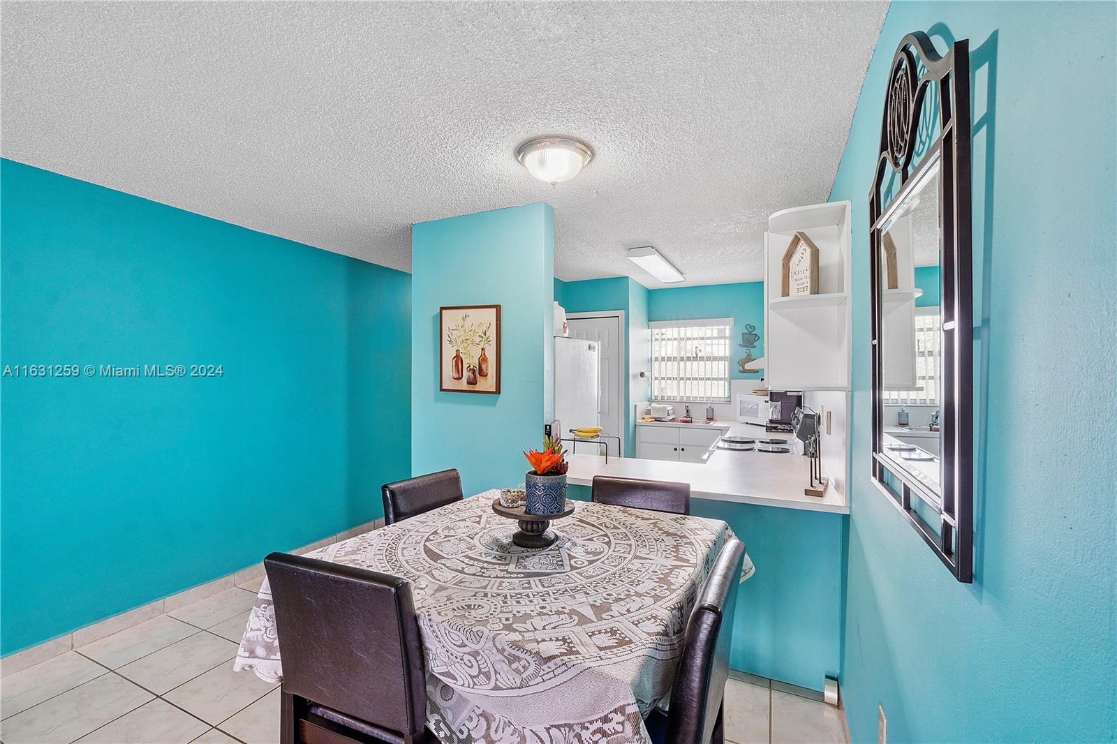 LA LUNA CONDO - Residential