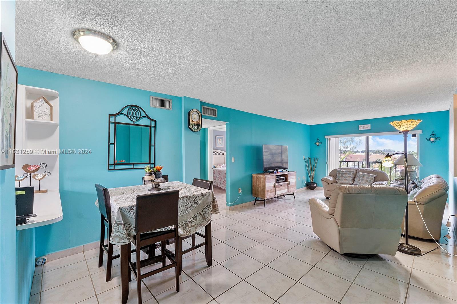 LA LUNA CONDO - Residential