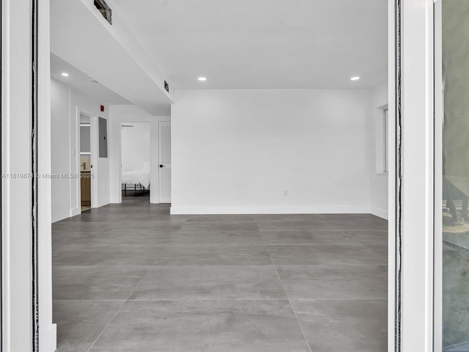 SAN SOUCI ESTATES - Residential Lease