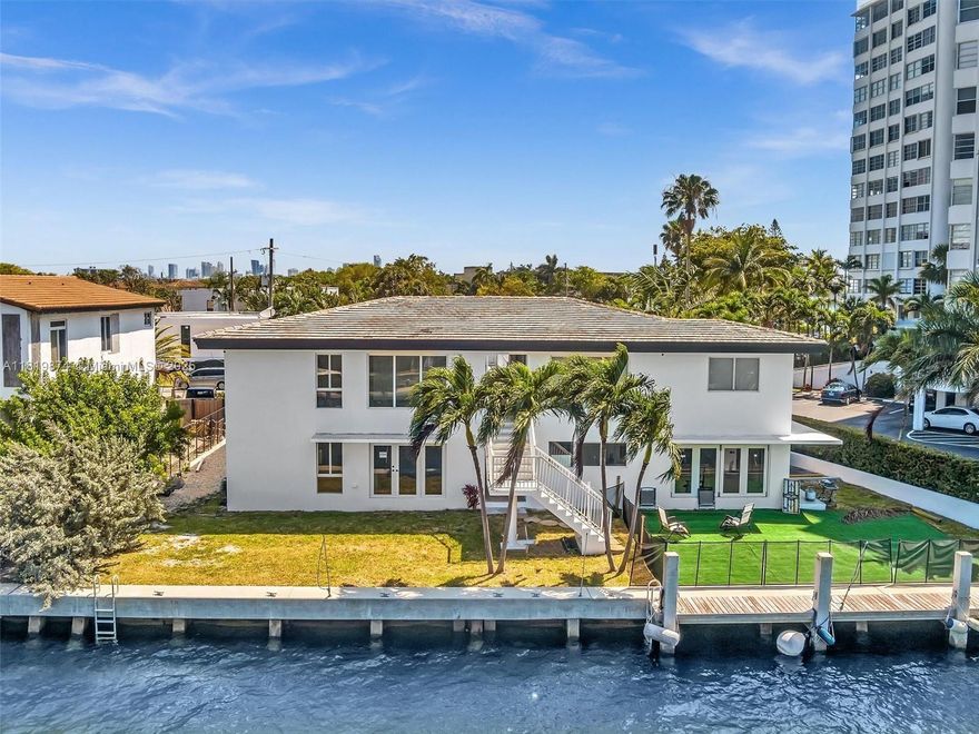 THIS FULLY RENOVATED WATERFRONT UNIT HAS EVERYTHING YOU NEED TO CALL HOME, COMPLETE WITH HIGH-END FINISHES, STAINLESS STEEL APPLIANCES, BRAND-NEW BATHROOMS, AND FULLY UPGRADED A/C UNITS AND LIGHTING. BE THE FIRST TO CALL THIS MARVELOUS FLAT YOUR HOME AND AMAZE YOUR FRIENDS WITH THE HOTTEST VIEWS OF BOATS, SUNRISE, SUNSET, AND MIAMI VICE LIFE WITH EVERYTHING IN BETWEEN. MOVE IN READY.