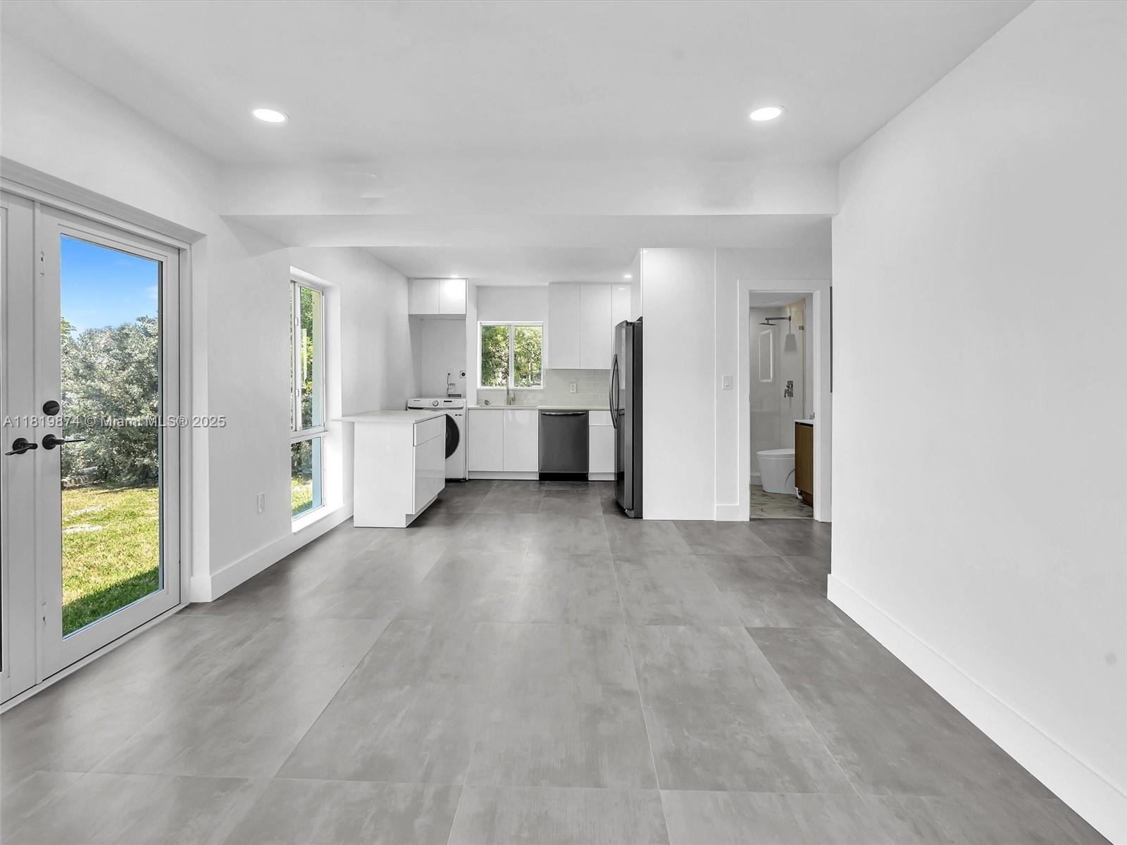 SAN SOUCI ESTATES - Residential Lease