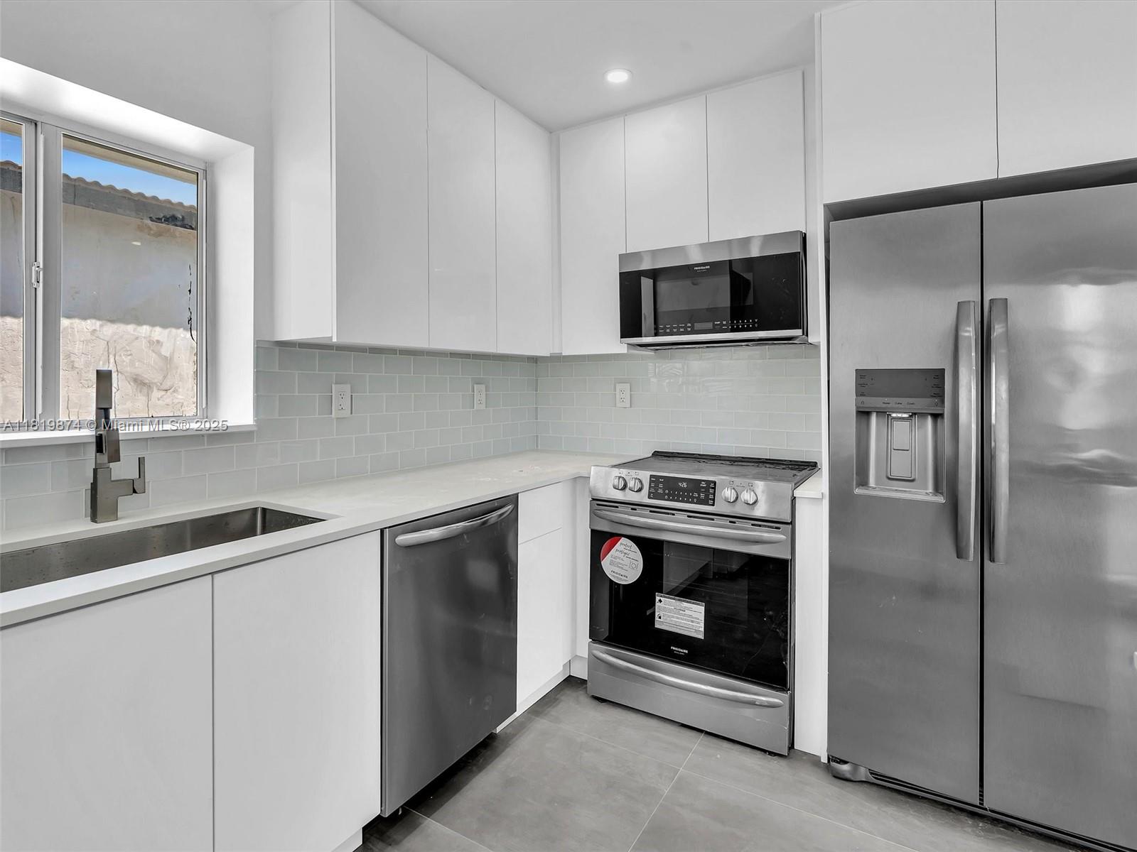 SAN SOUCI ESTATES - Residential Lease