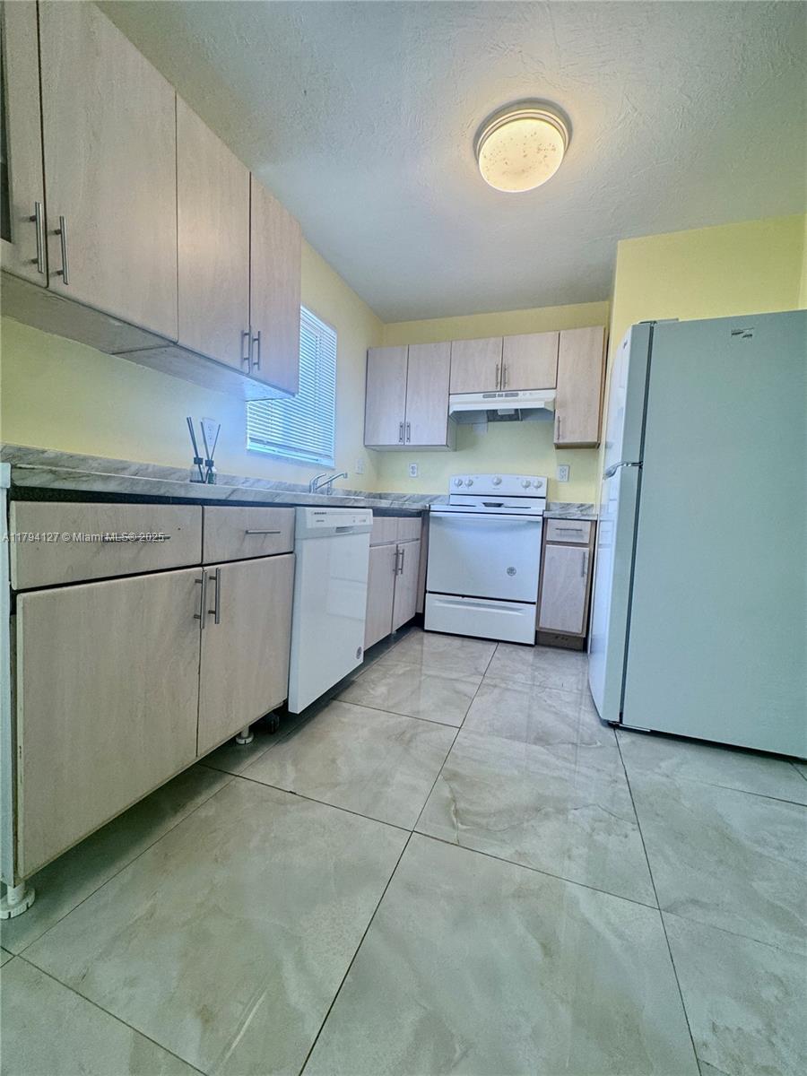 9241 SW 204th Ter 0