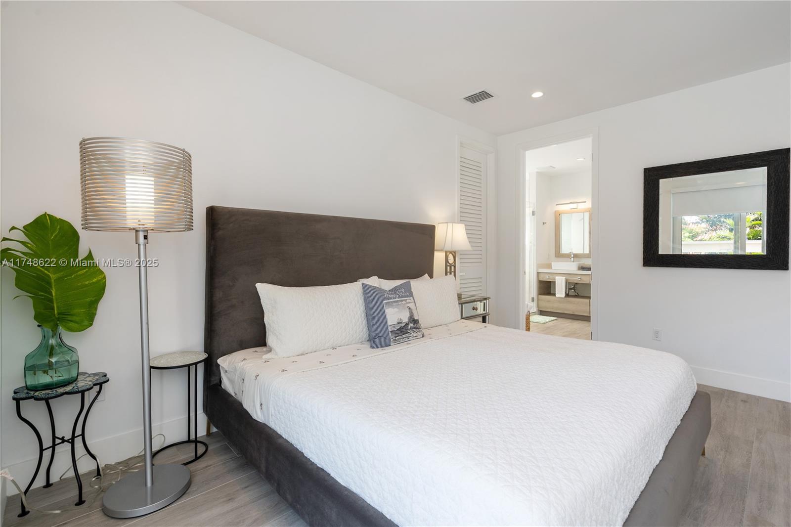 AMND MIAMI SUBURBAN ACRES - Residential Lease