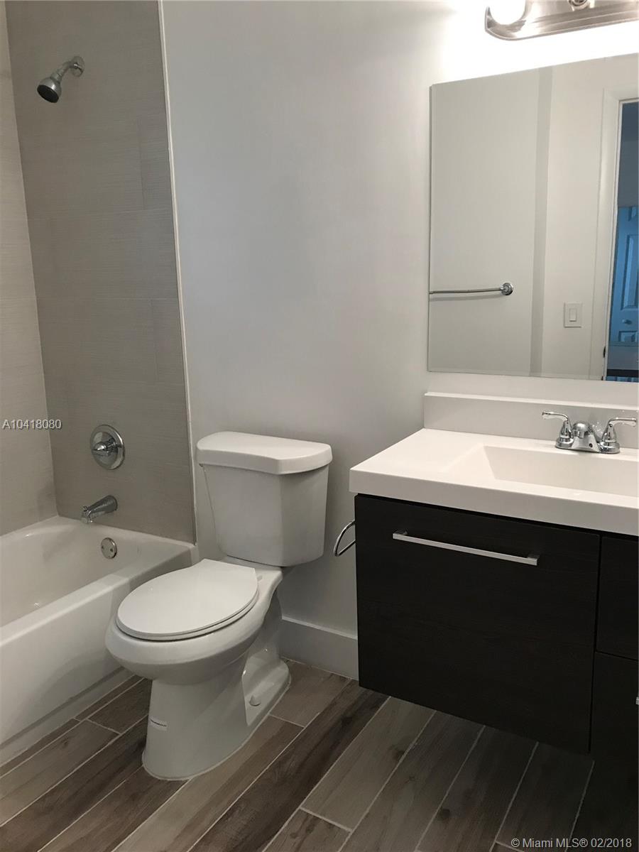 LAKEWOOD ON THE GREEN 2 C - Residential Lease