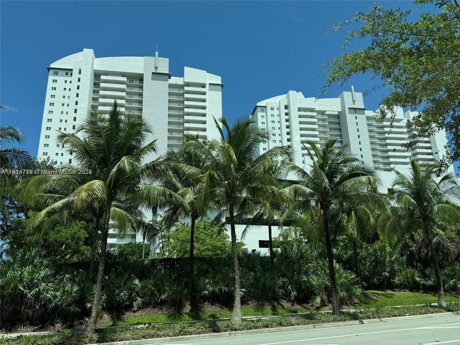 Photo 1 of 15051 Royal Oaks Ln 701, North Miami, Florida, $3,200, Web #: 11814779