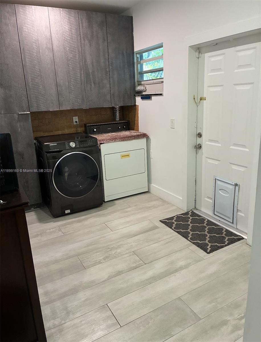 HOLLYWOOD ESTATES - Residential Income