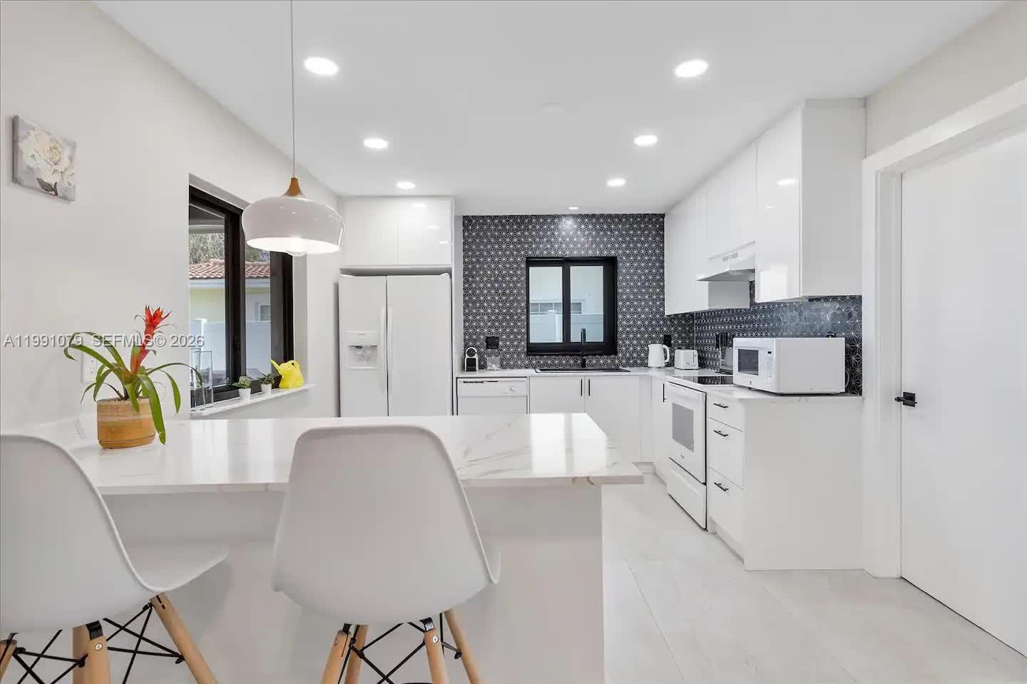 HOLLYWOOD CENTER AMEN PLA - Residential