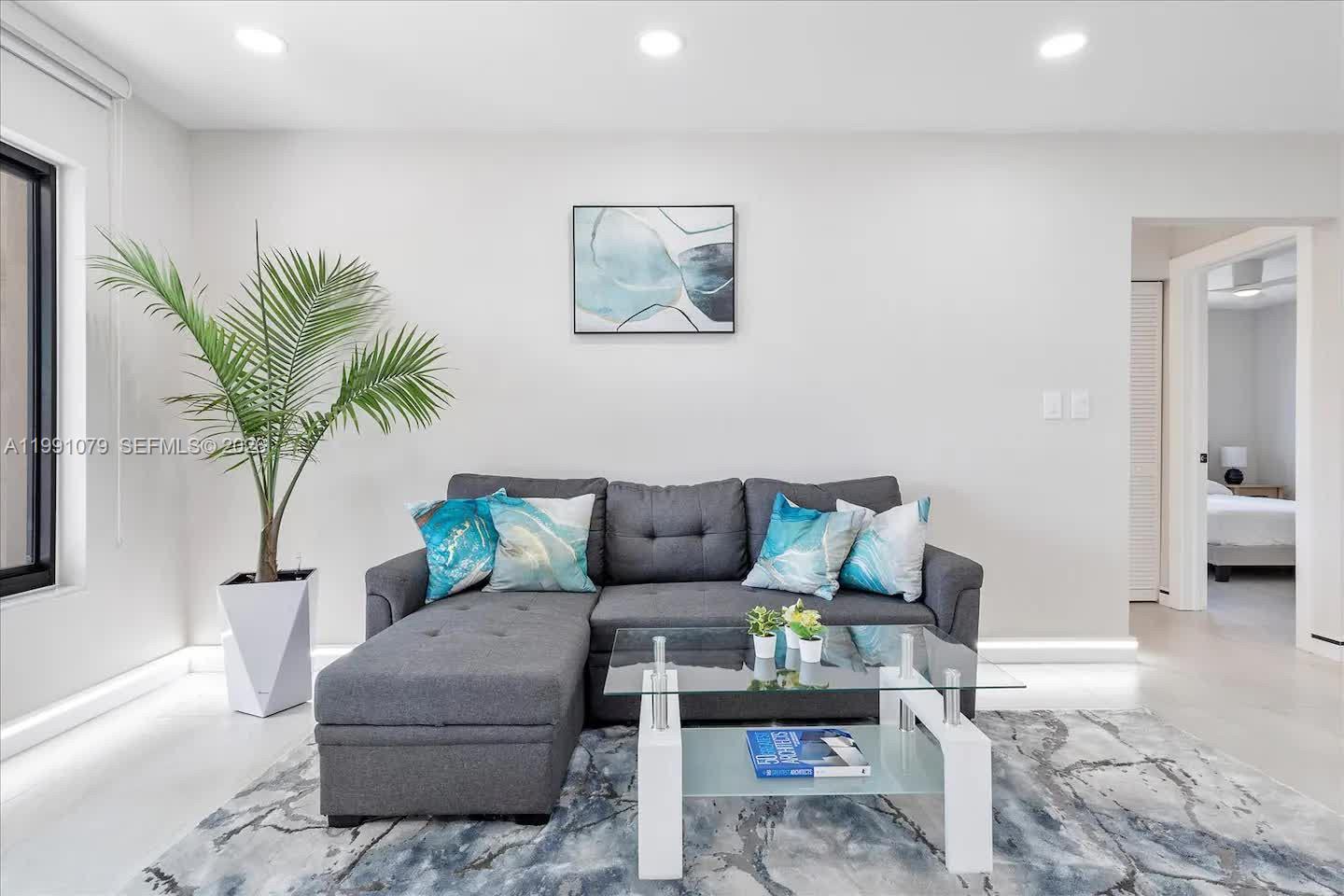 HOLLYWOOD CENTER AMEN PLA - Residential