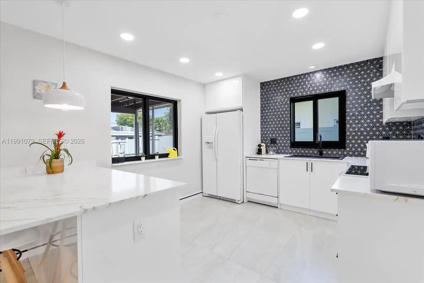 HOLLYWOOD CENTER AMEN PLA - Residential