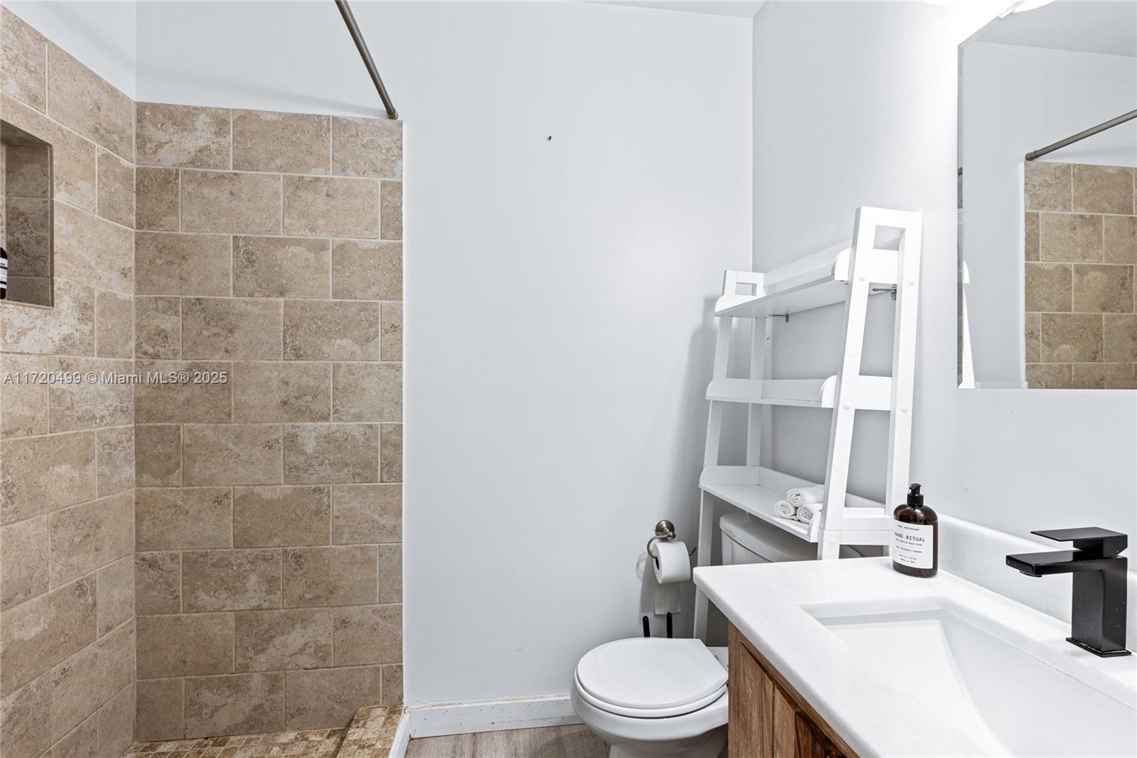 COUNTRY CLUB ADDN - Residential Lease