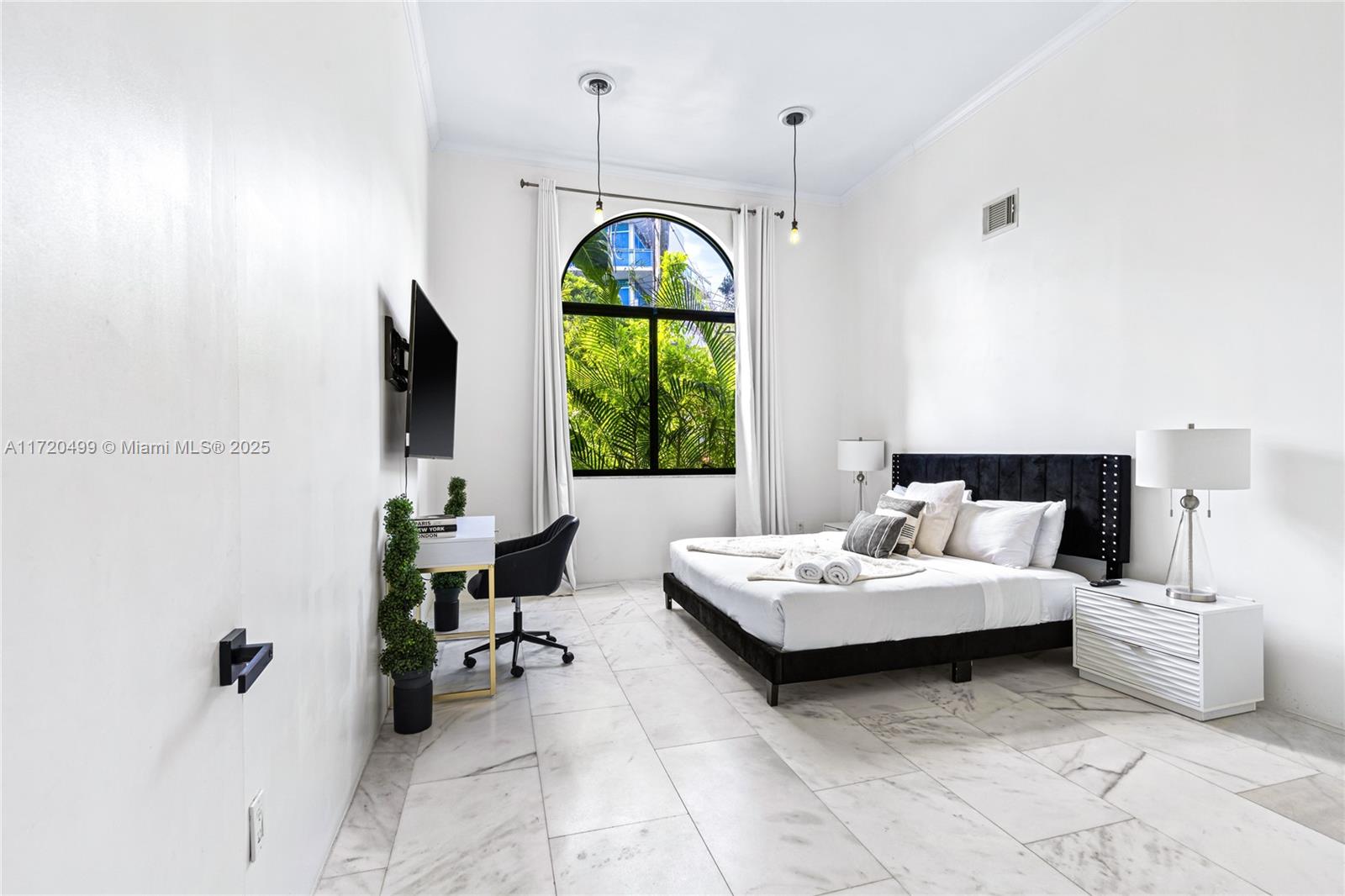 COUNTRY CLUB ADDN - Residential Lease