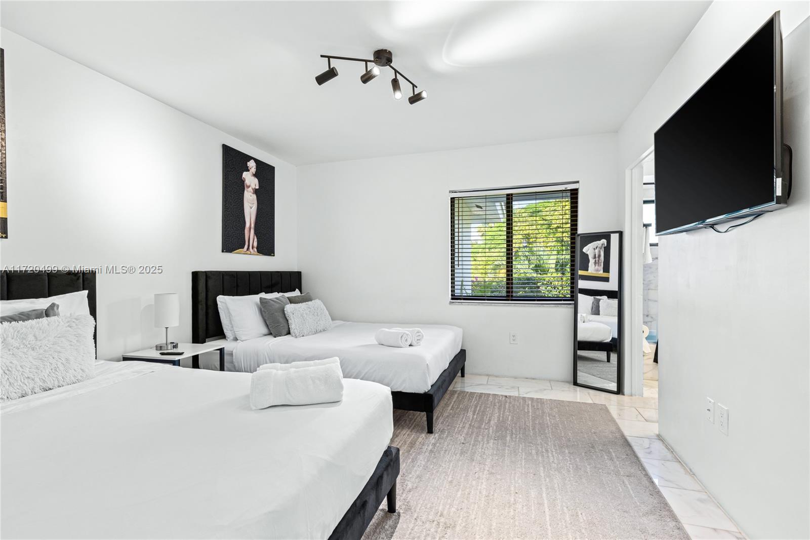 COUNTRY CLUB ADDN - Residential Lease