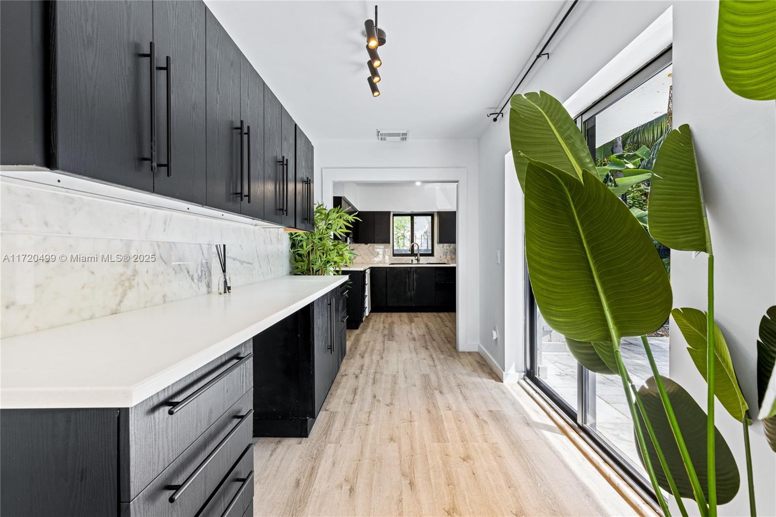 COUNTRY CLUB ADDN - Residential Lease