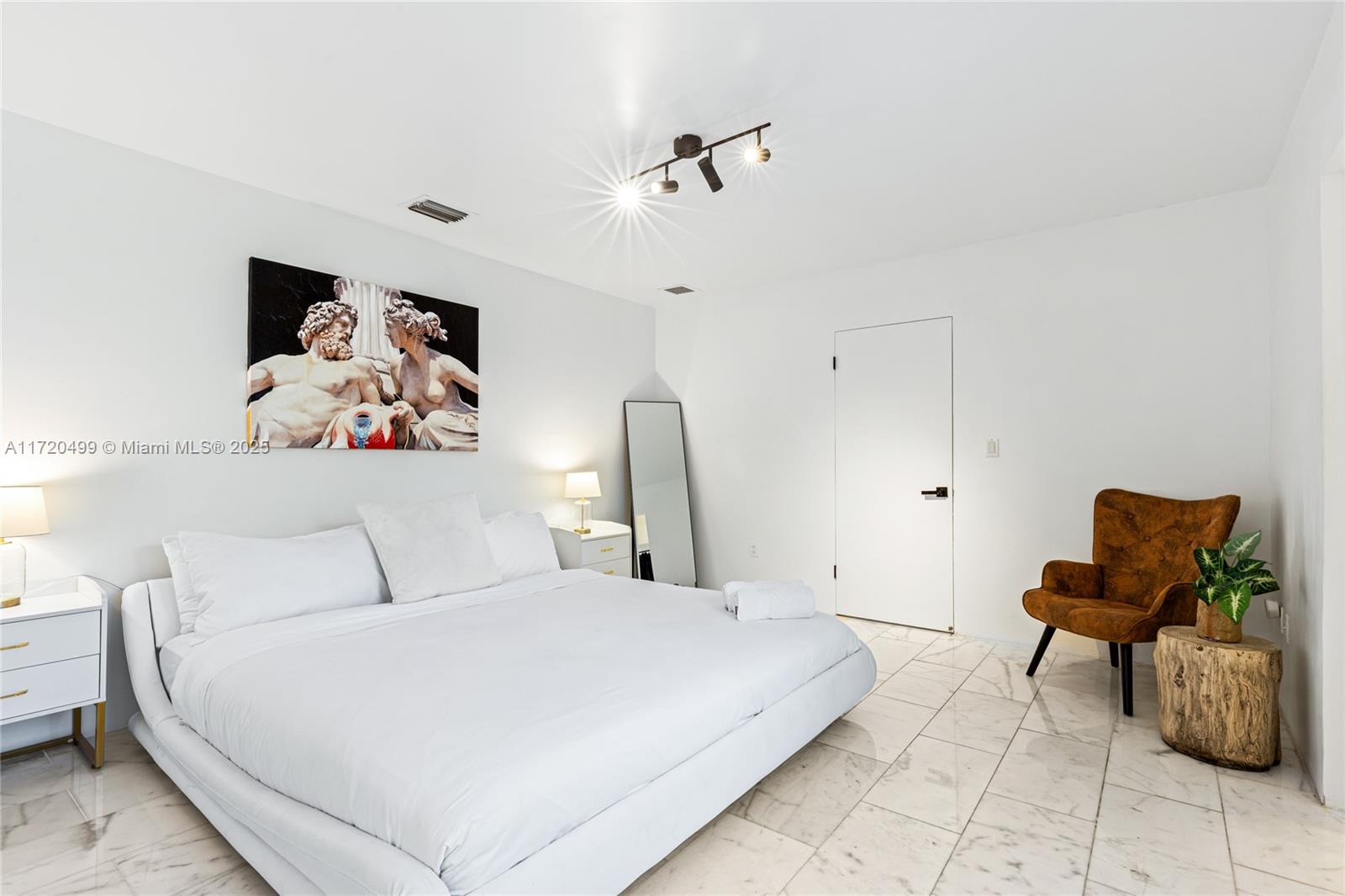 COUNTRY CLUB ADDN - Residential Lease