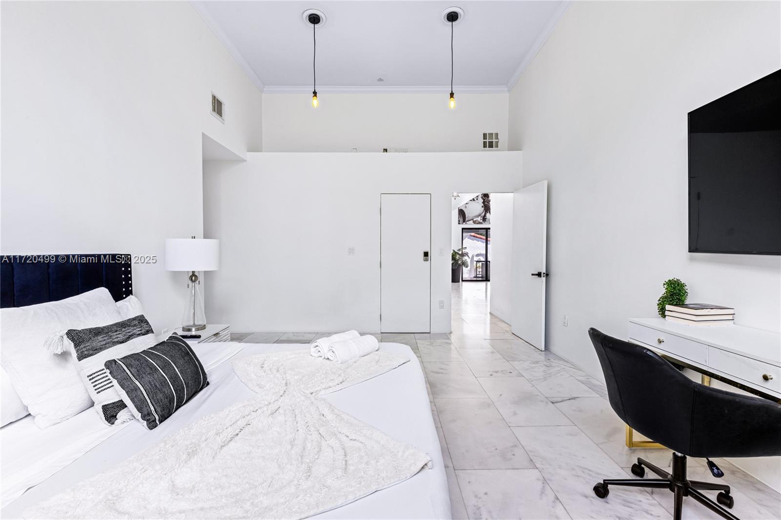 COUNTRY CLUB ADDN - Residential Lease