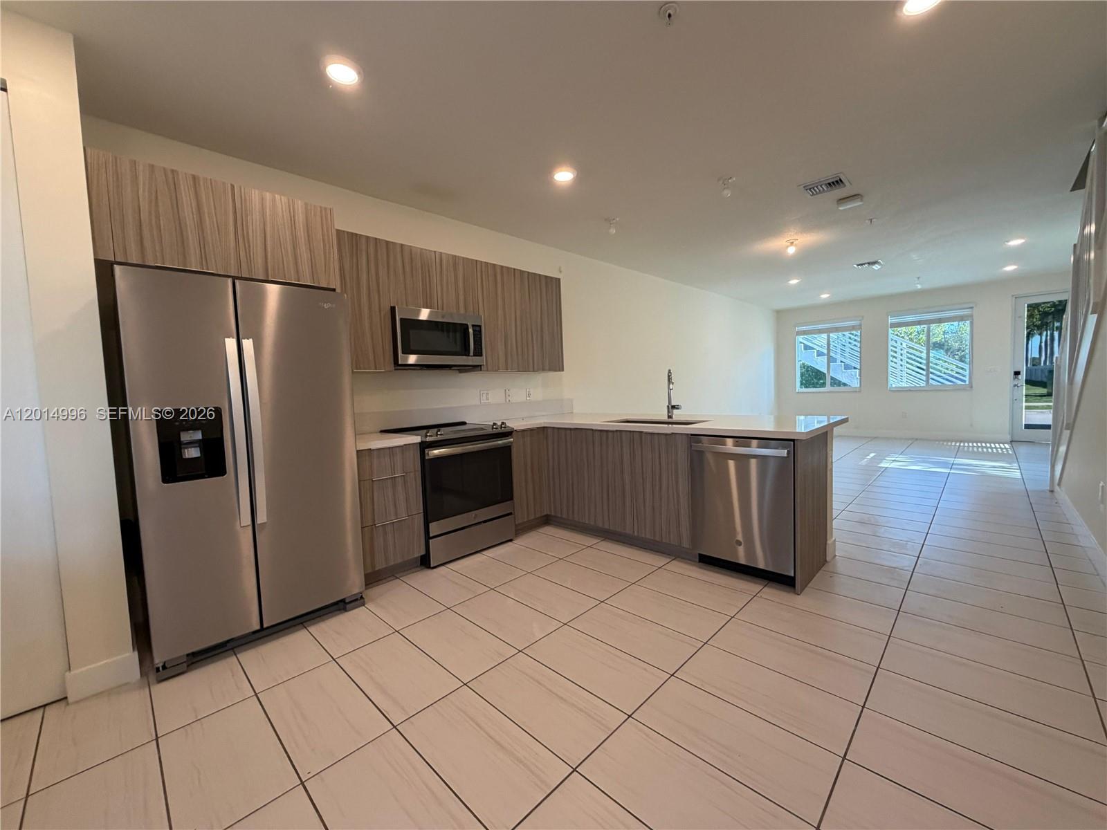LANDMARK AT DORAL CONDO N - Residential Lease