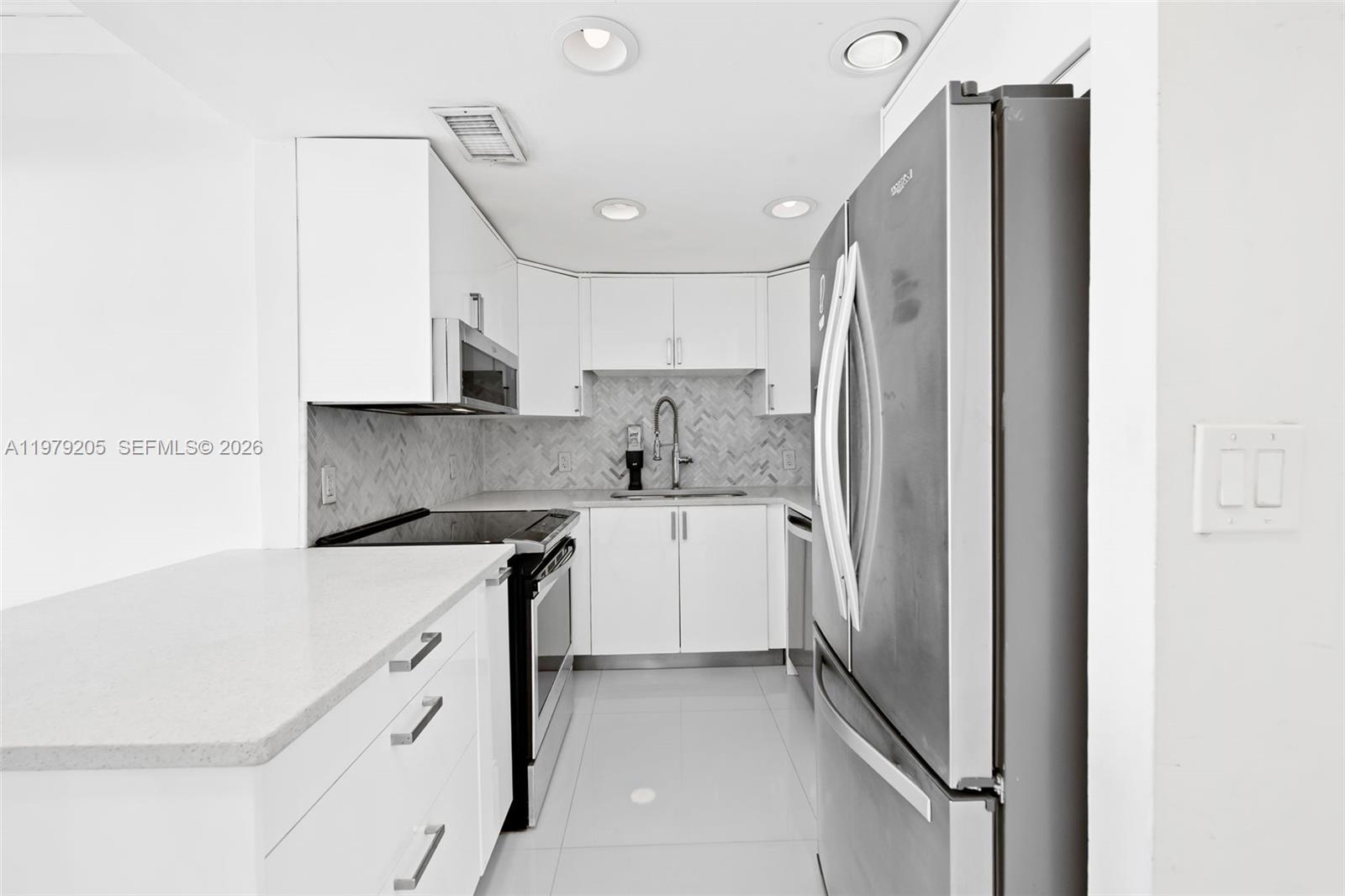 LINCOLN BAY TOWERS CONDO - Residential