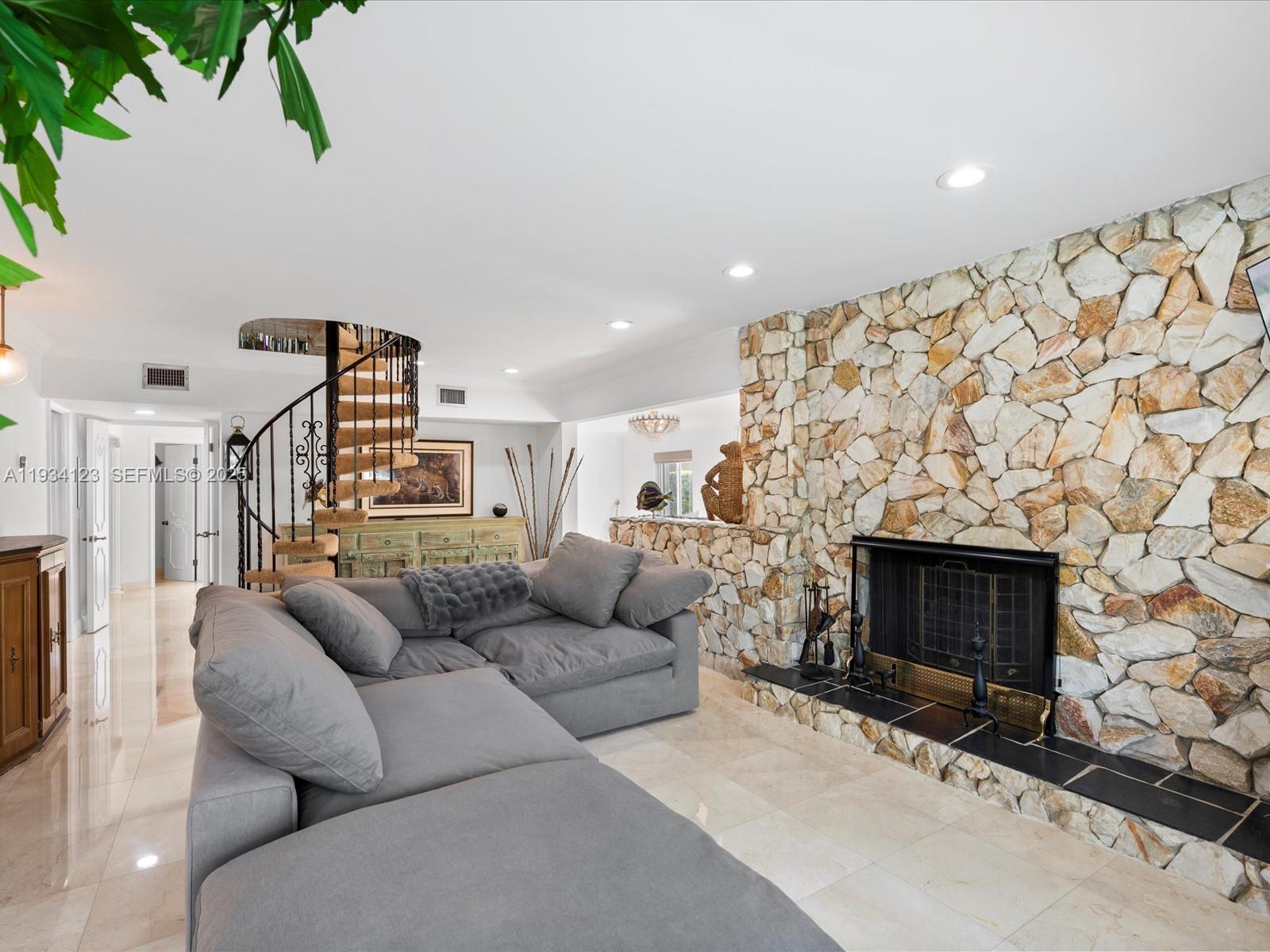 GOLDEN ISLES SEC A REV PL - Residential