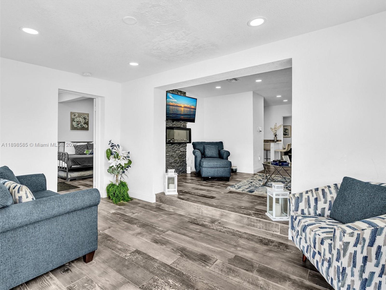 100 NW 8th Ave