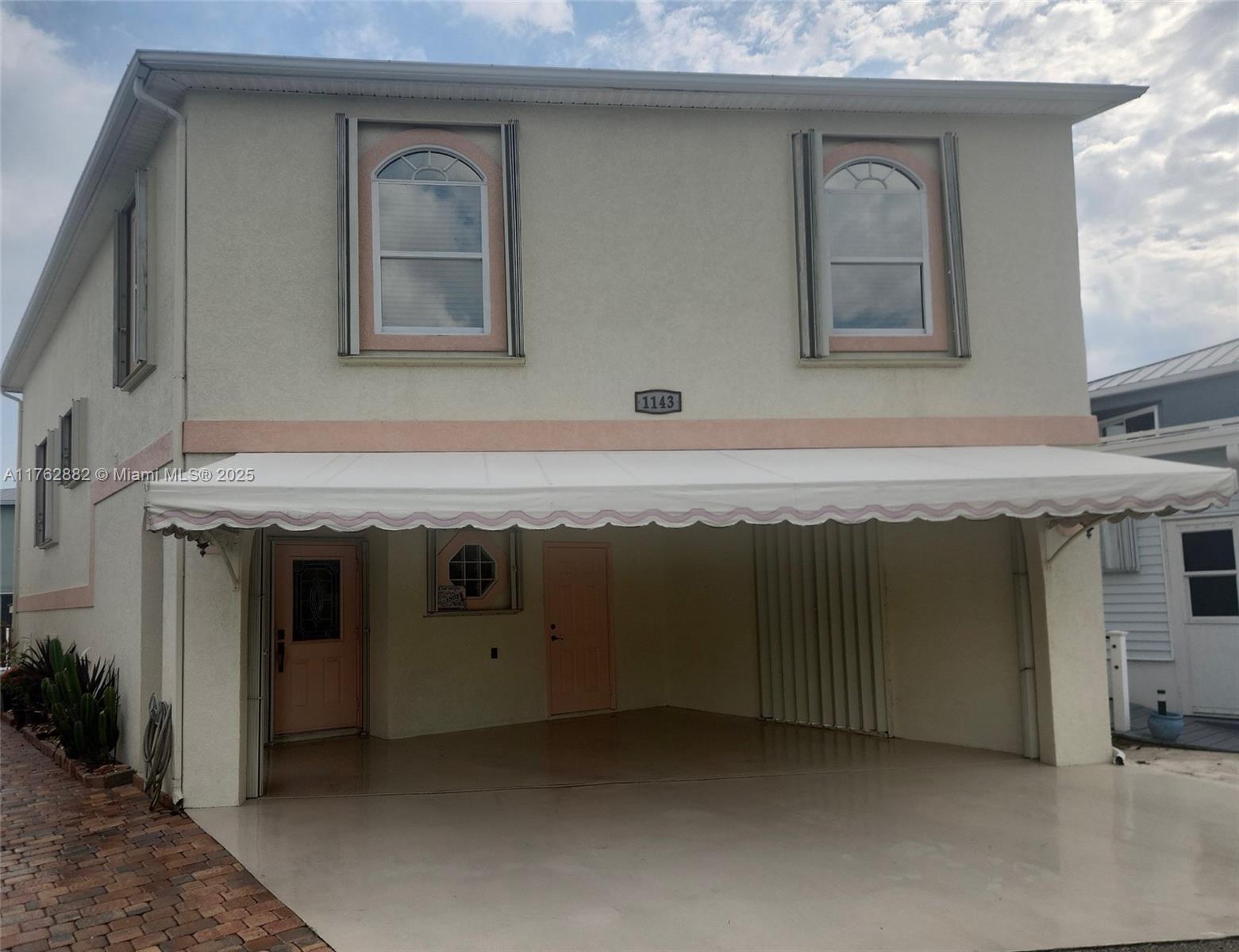 1143 Nettles Blvd