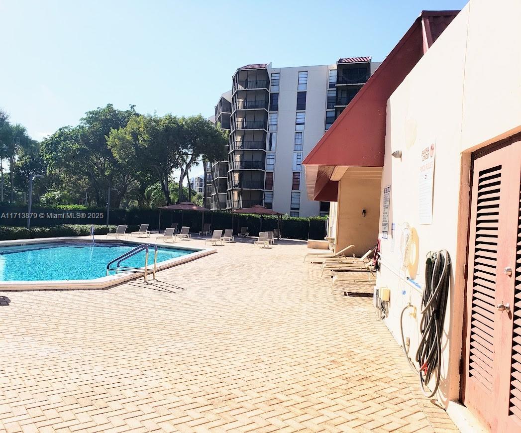 BRAVURA II CONDO - Residential