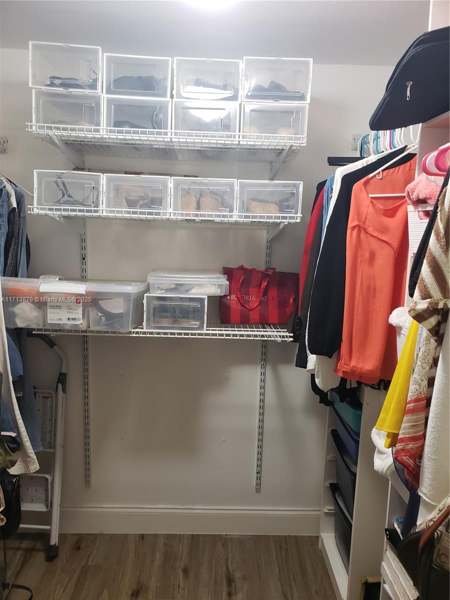 BRAVURA II CONDO - Residential