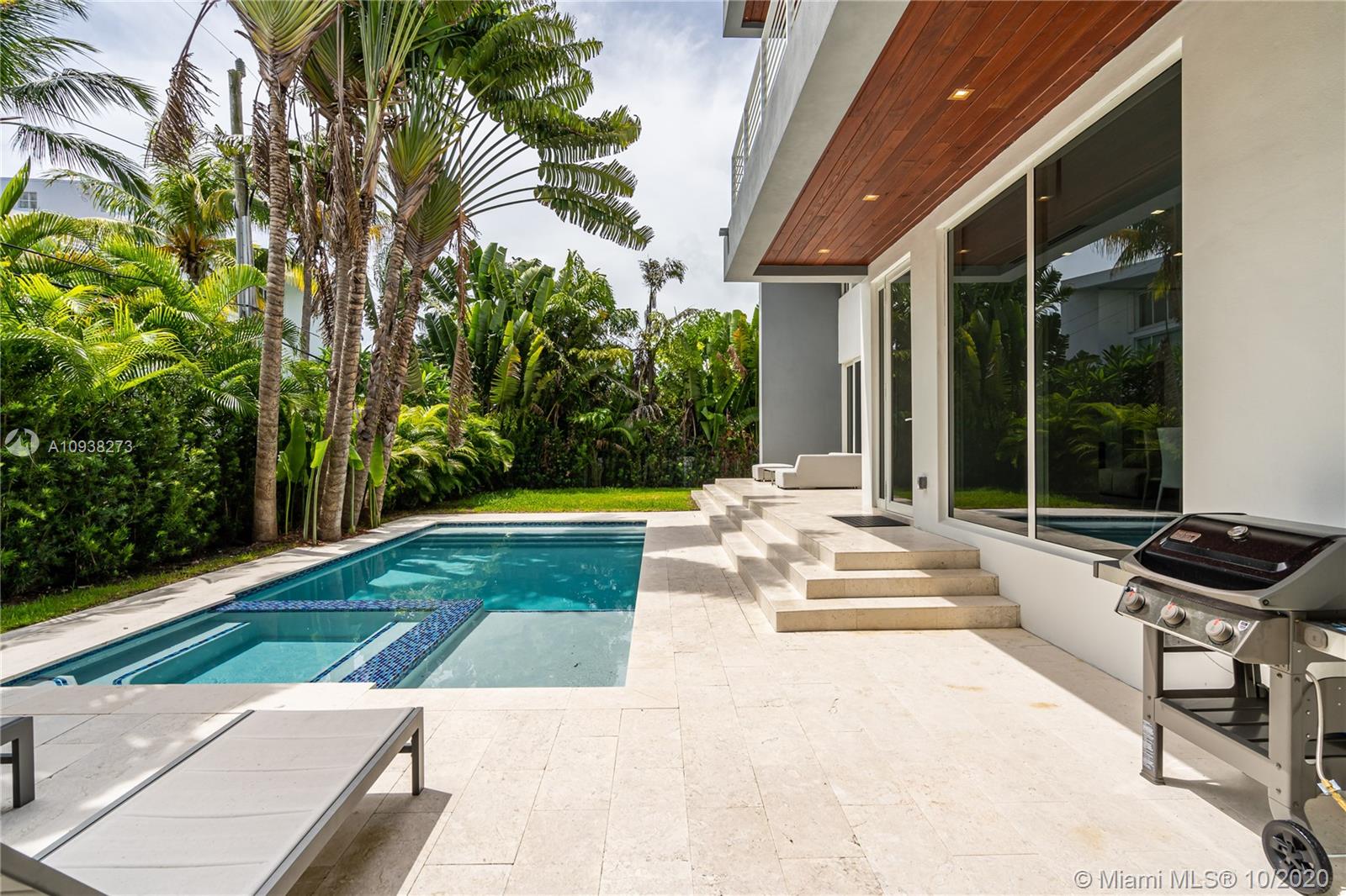 TROPICAL ISLE HOMES SUB 3 - Residential