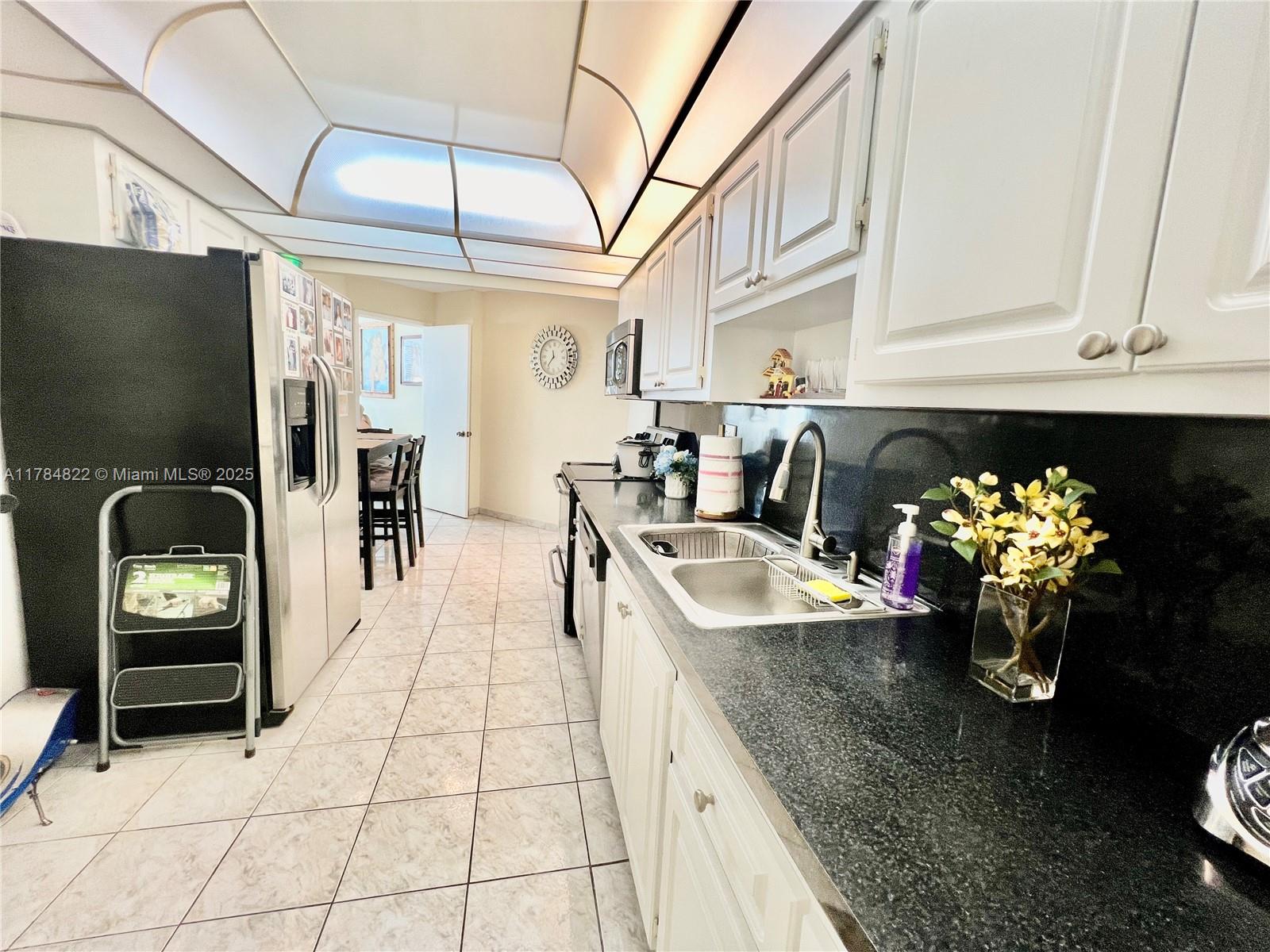 BURLEIGH HOUSE CONDO - Residential