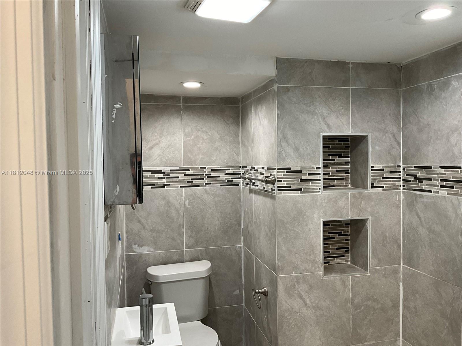 BUENA VISTA HEIGHTS EXTEN - Residential Lease