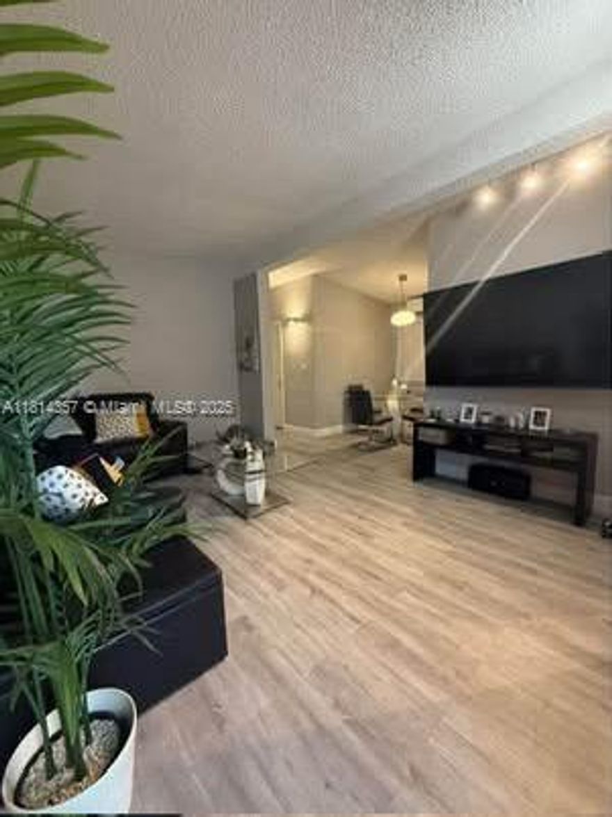Fully furnished 2-bedroom, 1-bath single-family home with cozy living areas and an oversized backyard—perfect for outdoor enjoyment. Ideally located near major highways, FIU University, great schools, and parks like Tropical Park. This home offers comfort and convenience. Move-in ready and very easy to show!