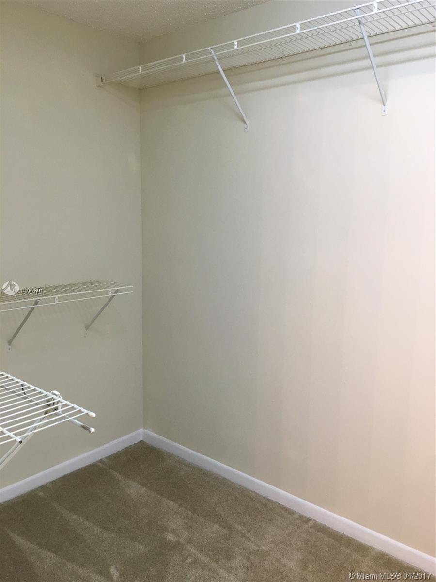 LE CLUB AT OLD CUTLER CON - Residential Lease