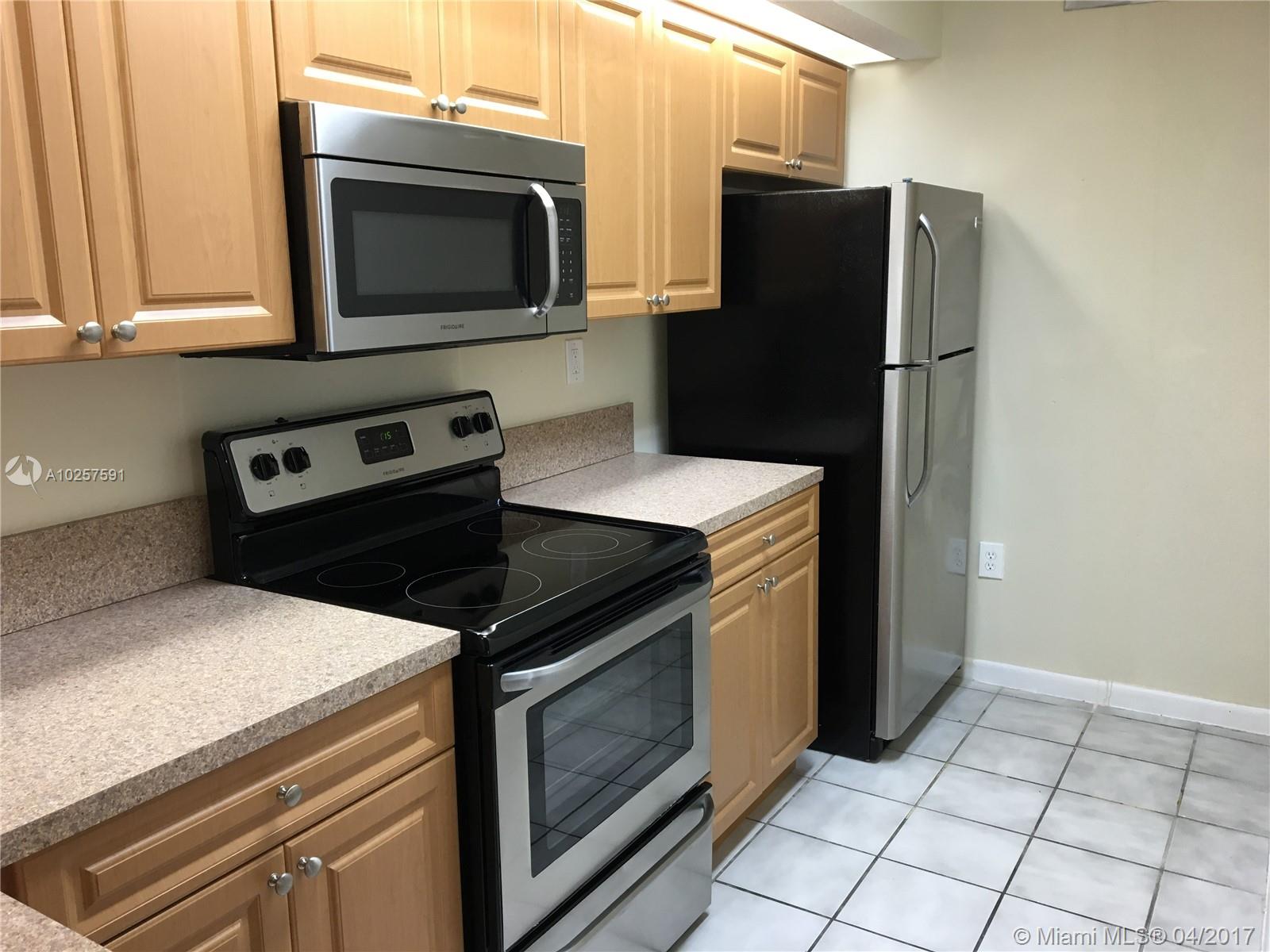 LE CLUB AT OLD CUTLER CON - Residential Lease