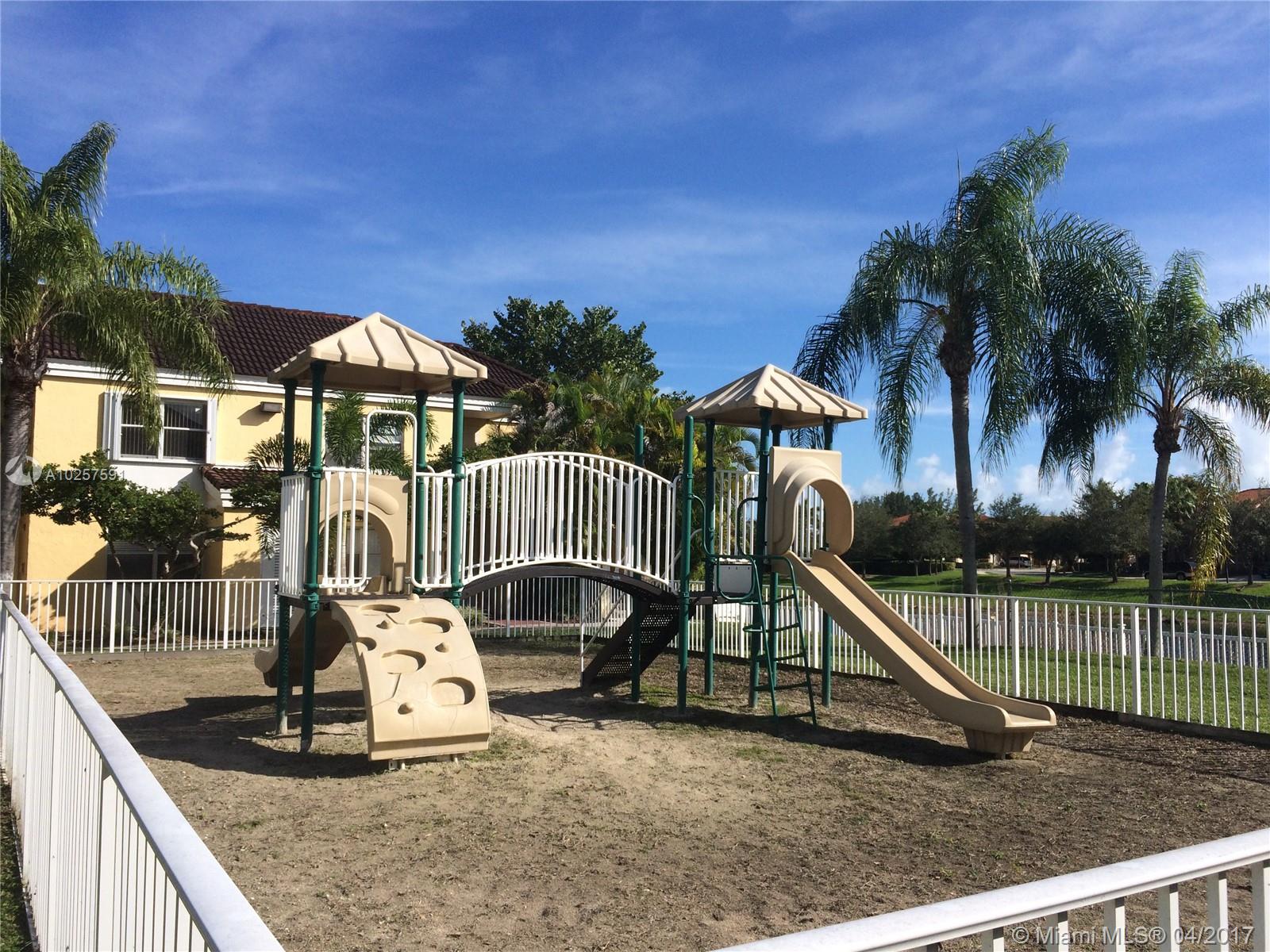 LE CLUB AT OLD CUTLER CON - Residential Lease