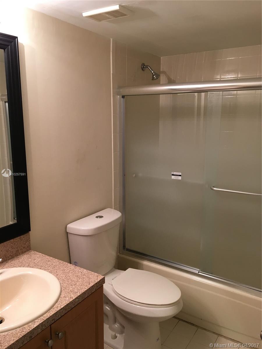 LE CLUB AT OLD CUTLER CON - Residential Lease