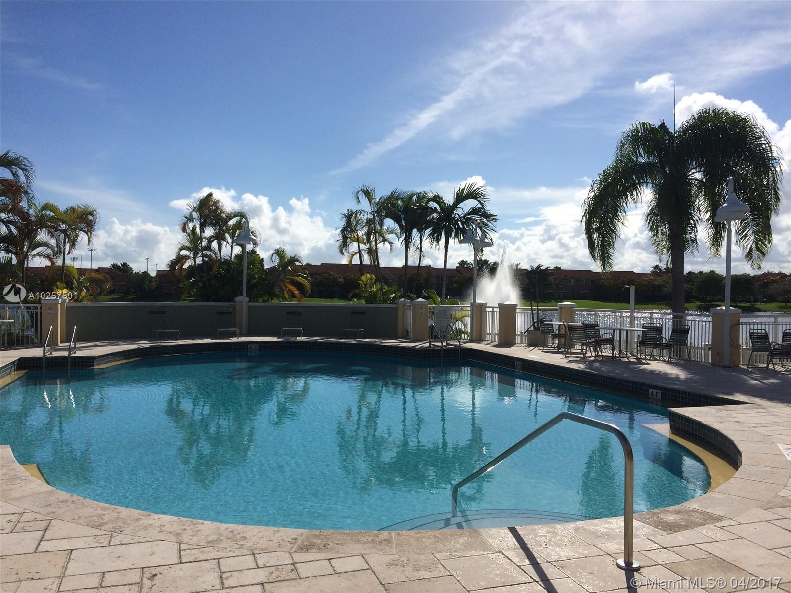 LE CLUB AT OLD CUTLER CON - Residential Lease