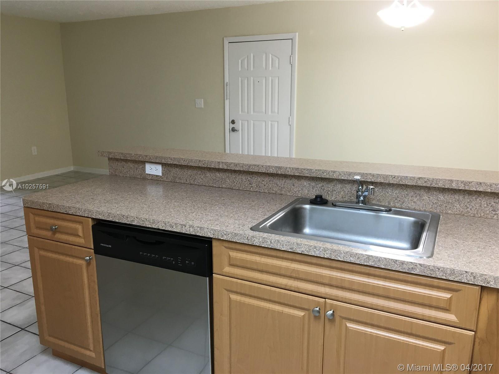 LE CLUB AT OLD CUTLER CON - Residential Lease