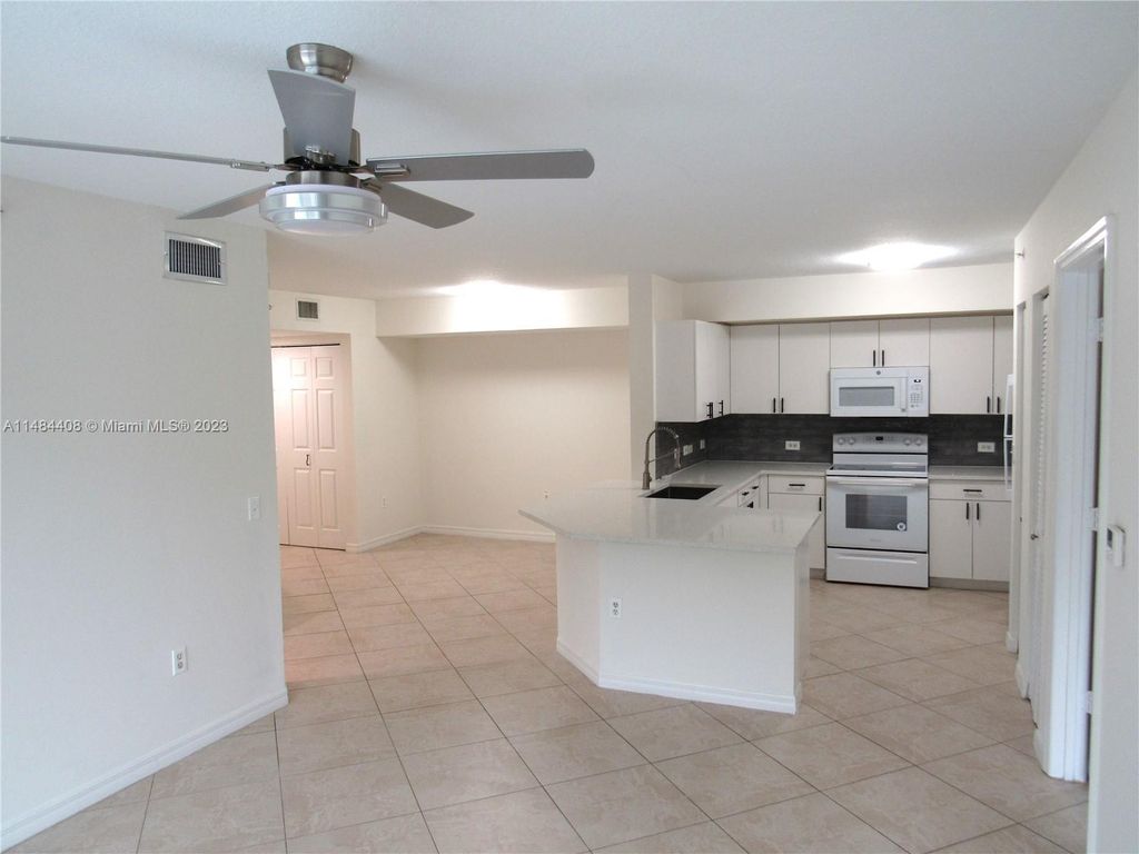 Photo of 811 Villa Cir #811, Boynton Beach, FL 33435 (MLS # A11484408)