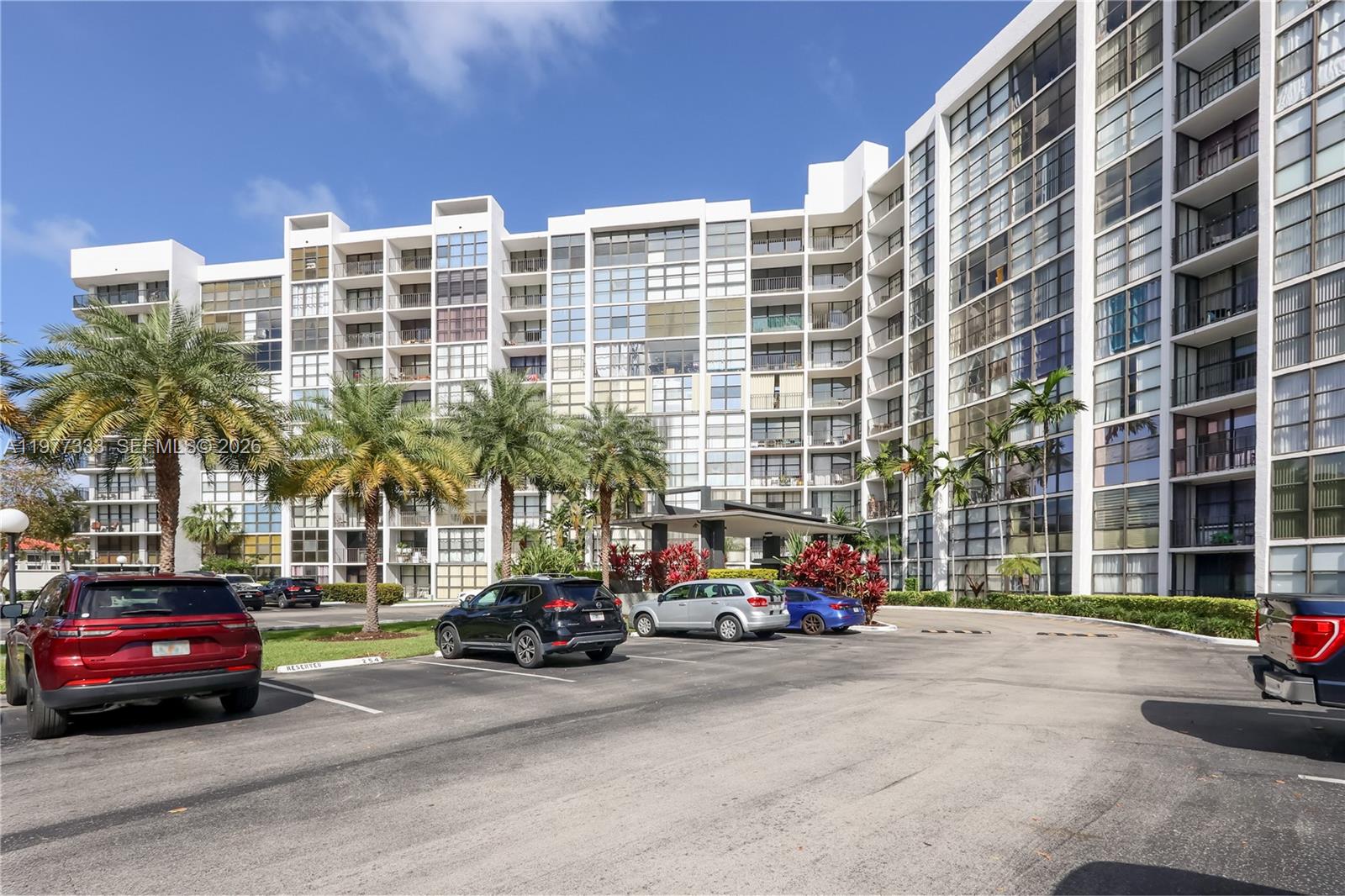 1000 Parkview Dr 222