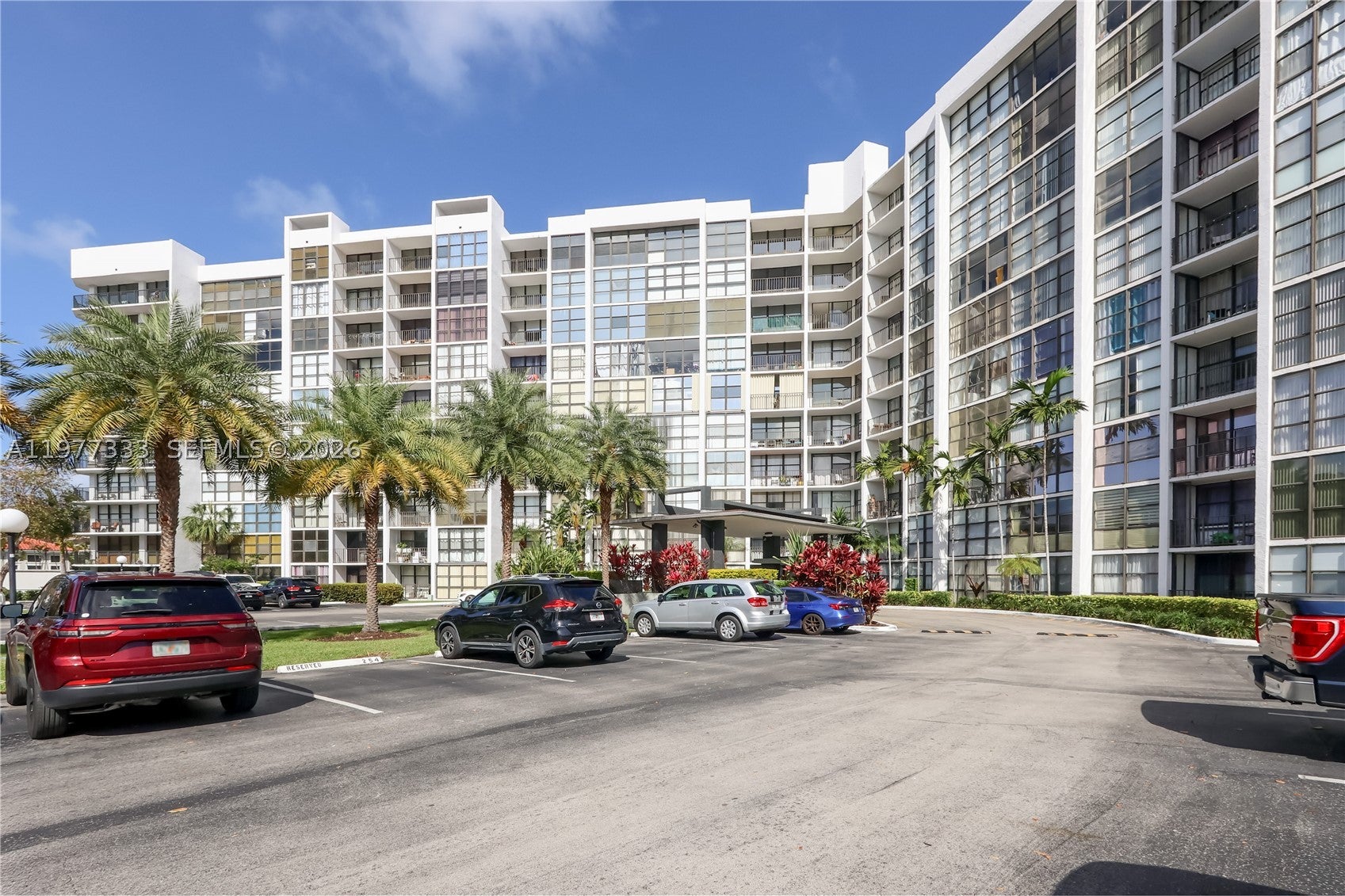 1000 Parkview Dr 222